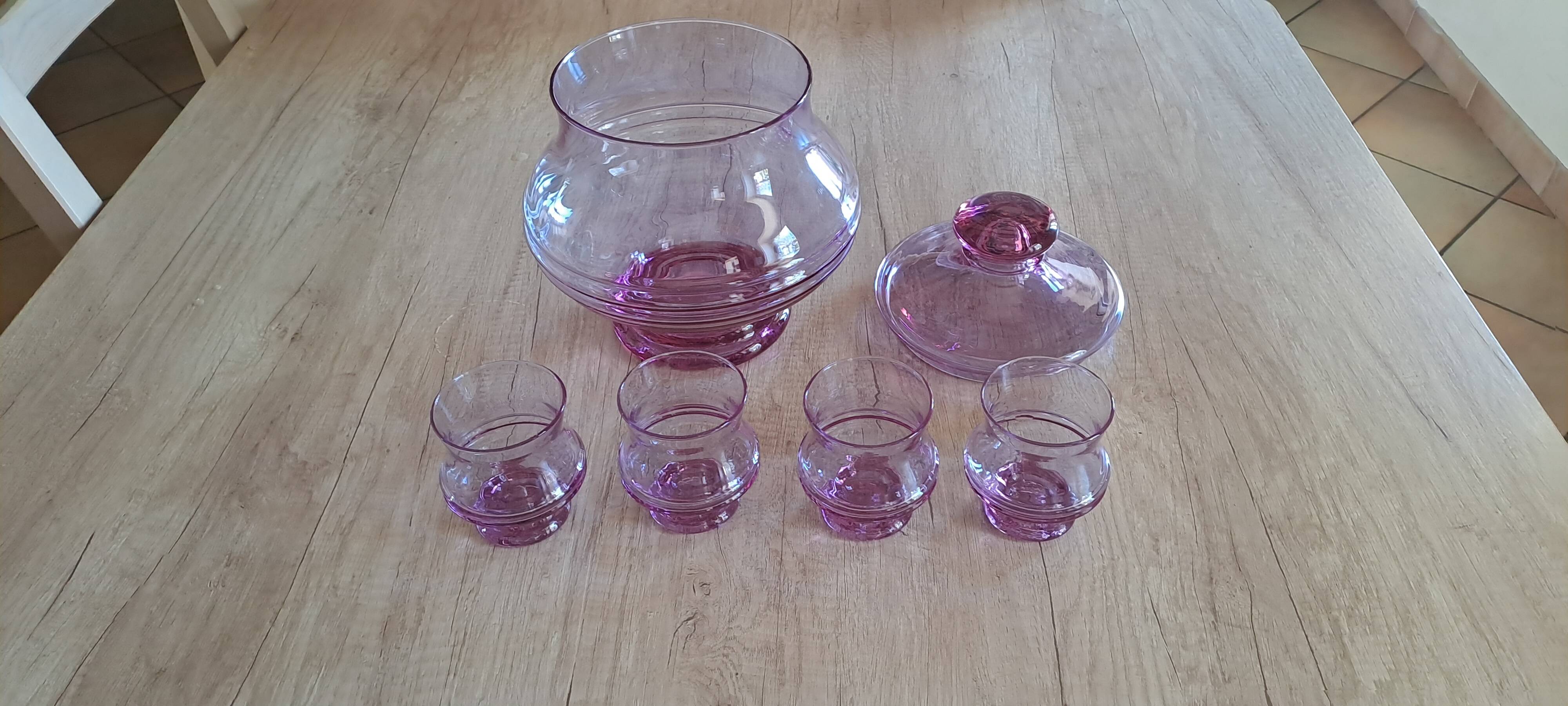 Punch, sangria or eggnog service