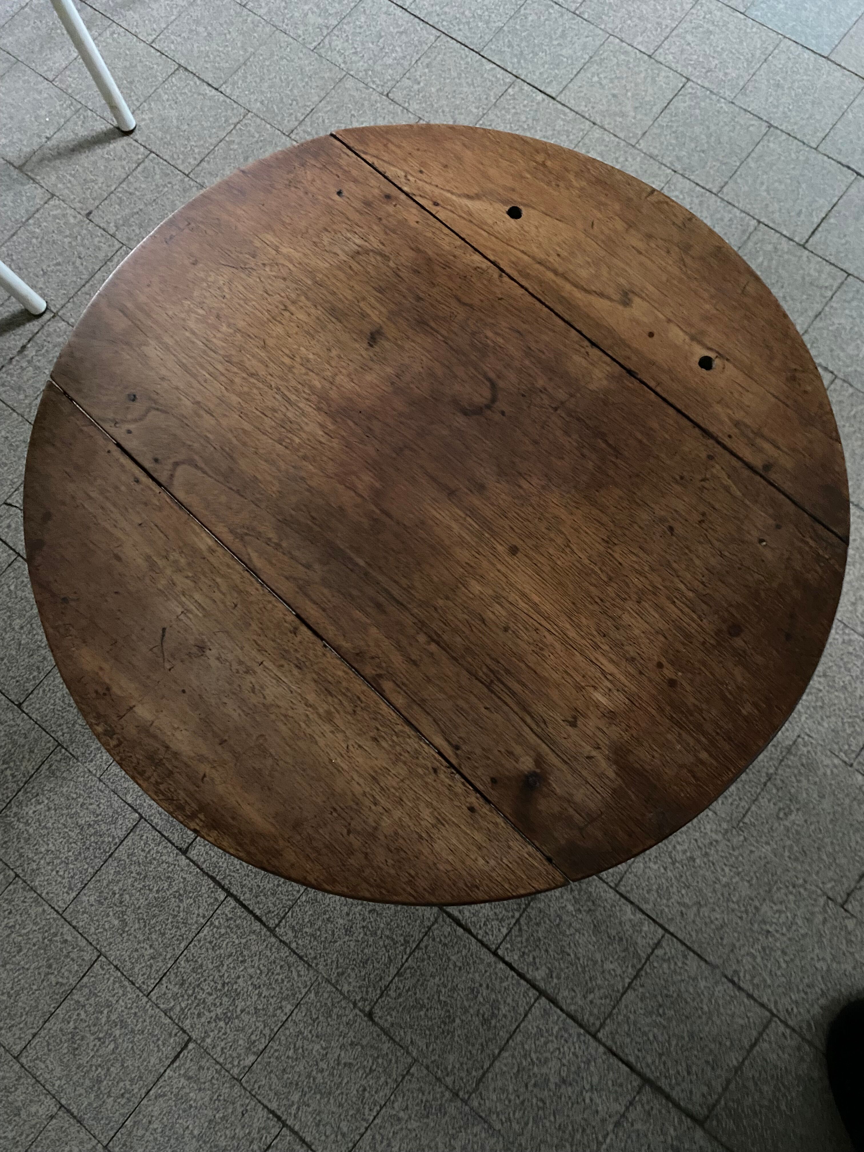 Round wooden folding coffee table