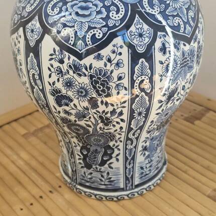 Large covered vase in Delft pottery