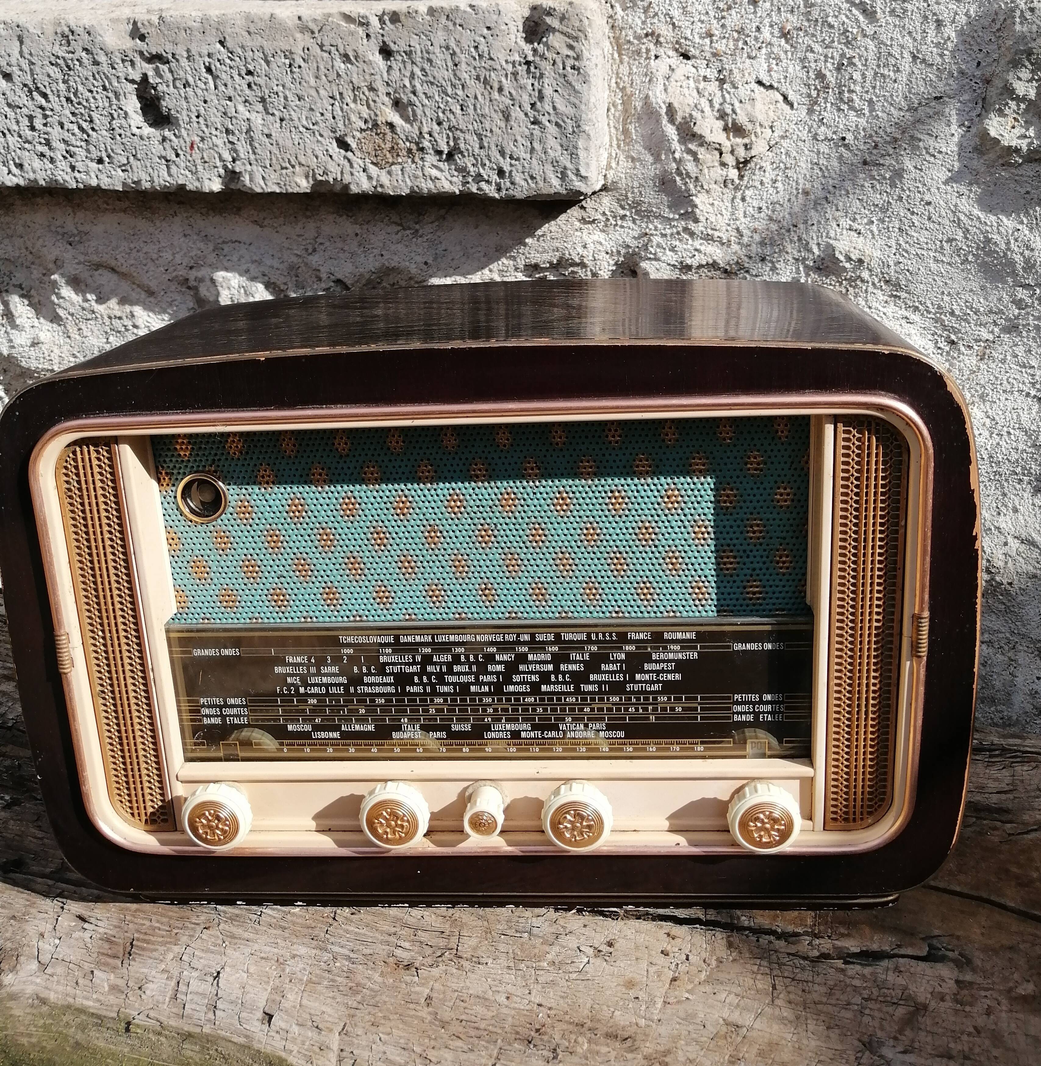Vintage radio