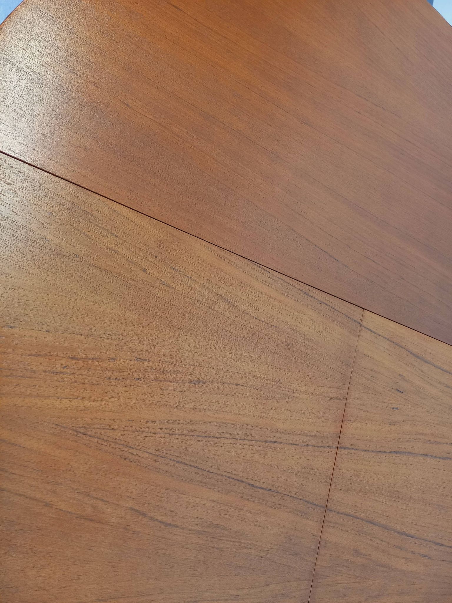 Round dining table in vintage Scandinavian style from the 50s and 60s in teak.