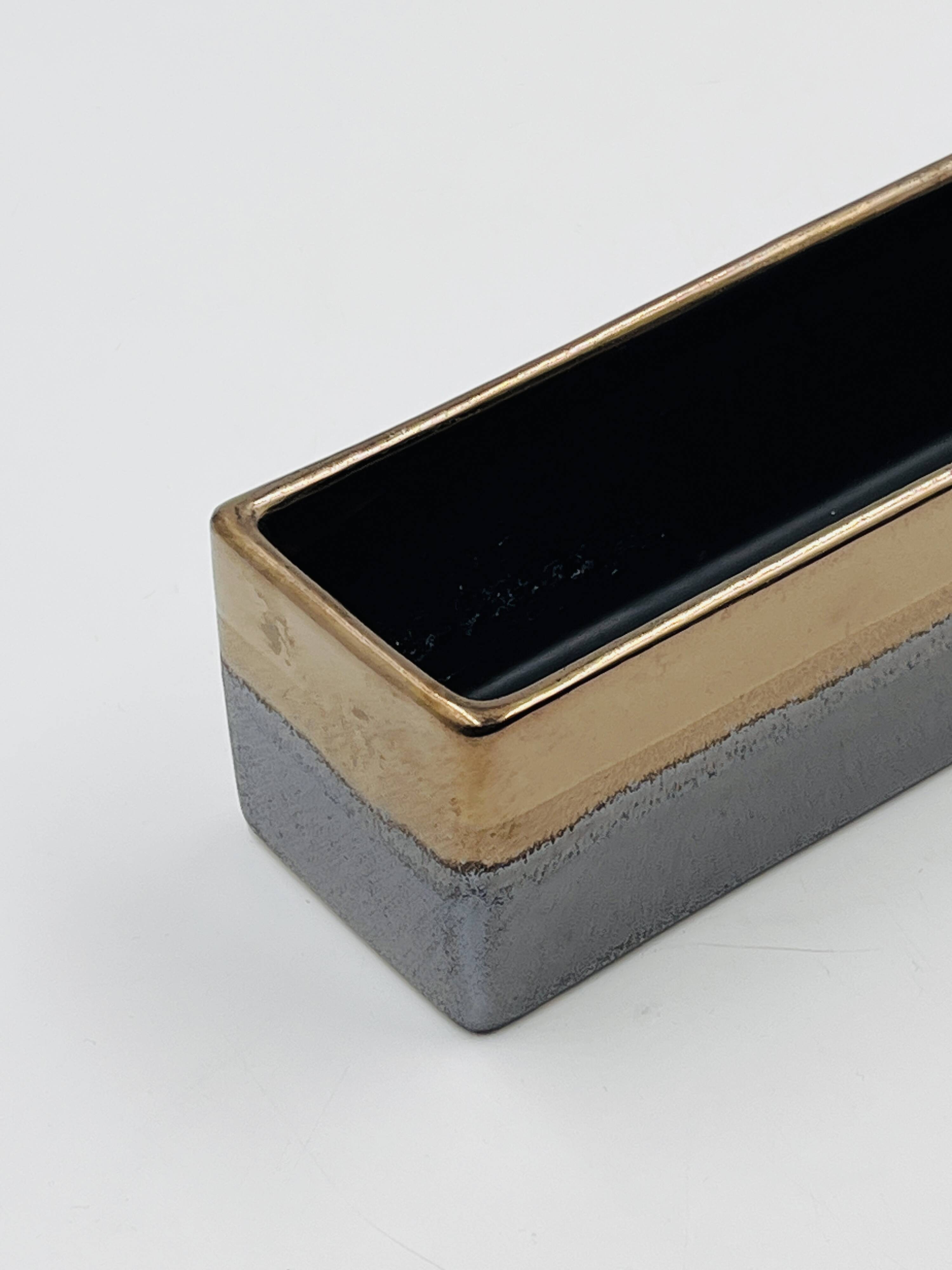 Rectangular plant pot