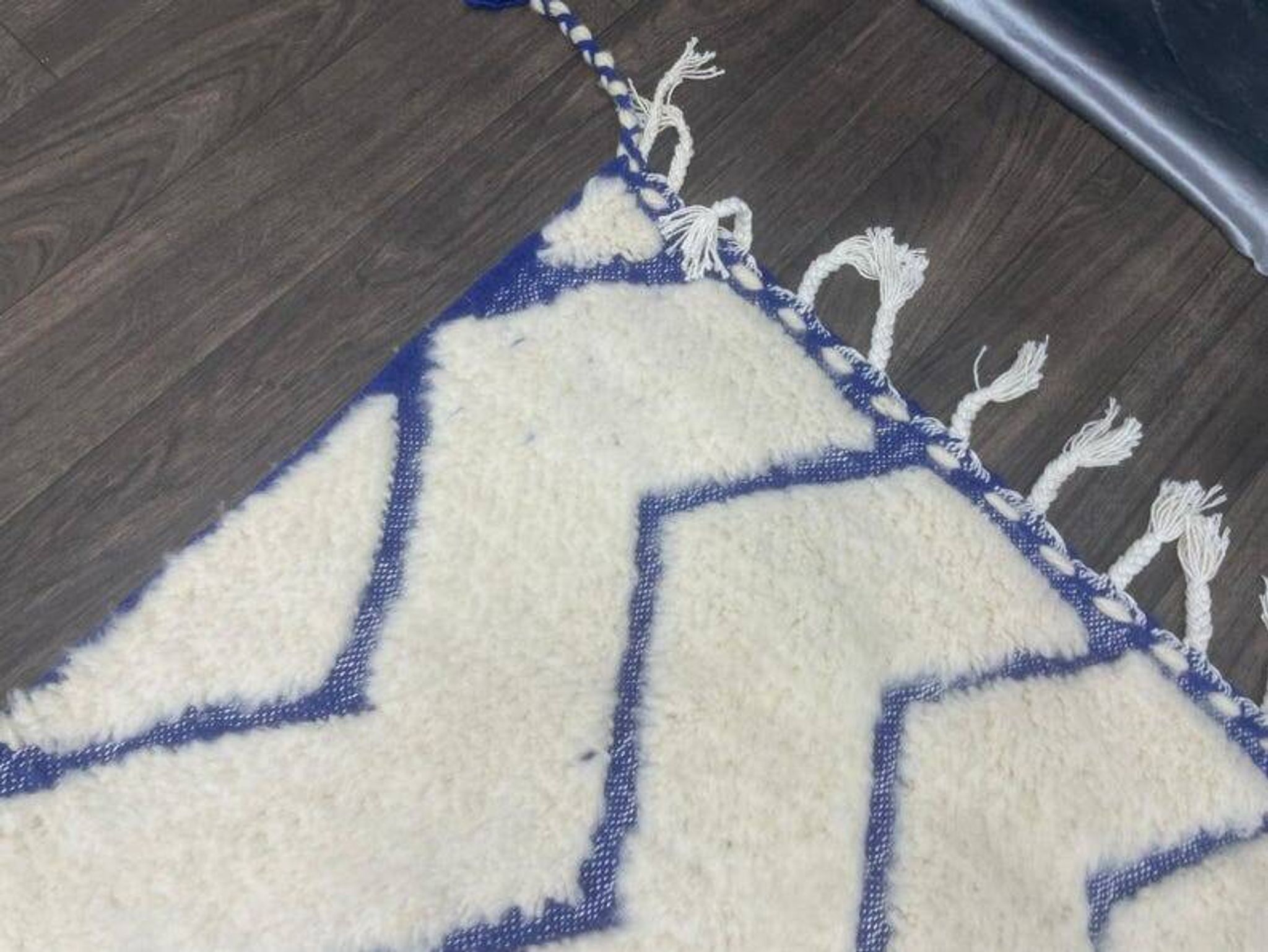 Moroccan Berber rug decorated 250cm x 150cm