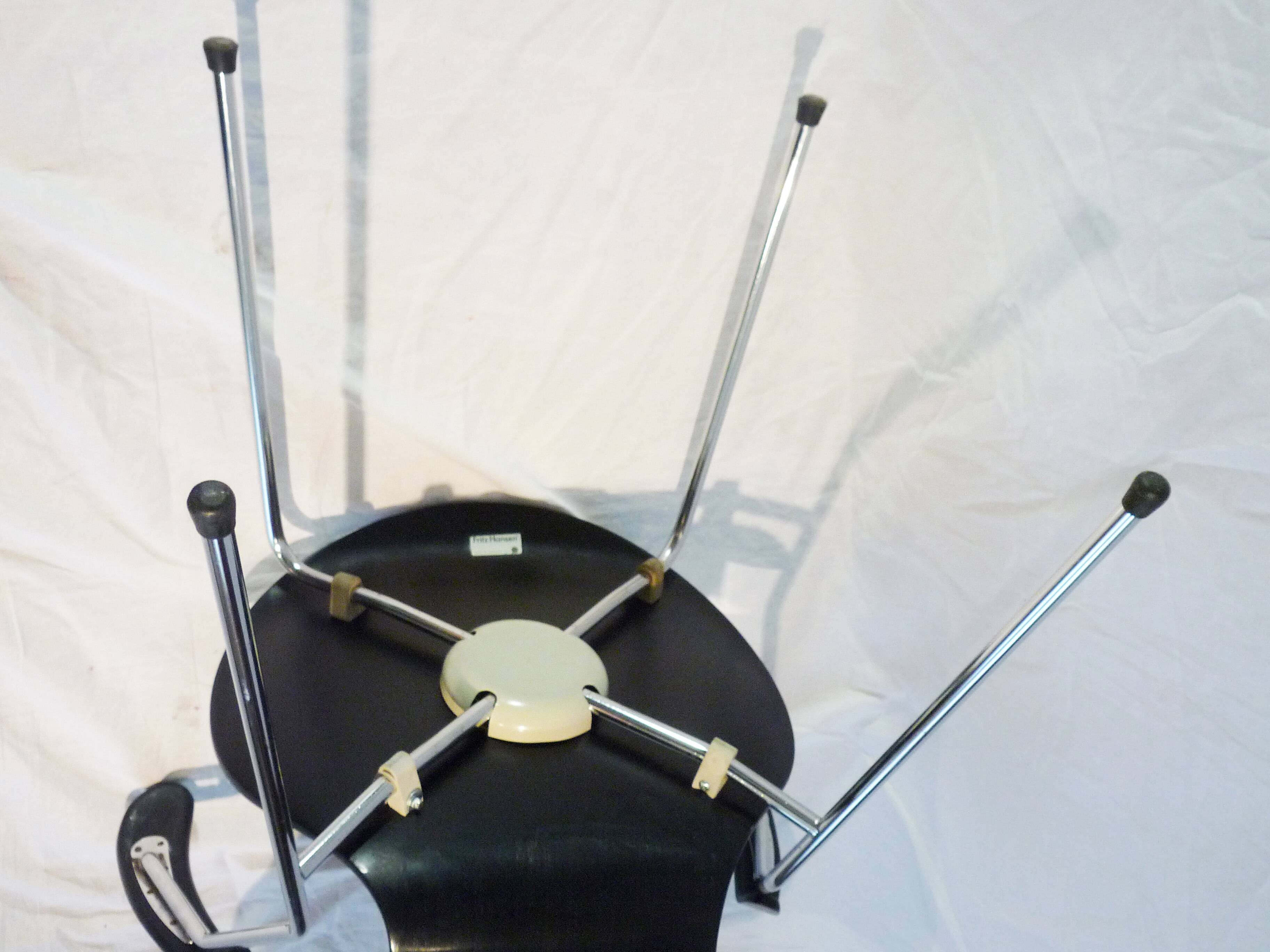 Armchair Mod. 3207 Arne Jacobsen