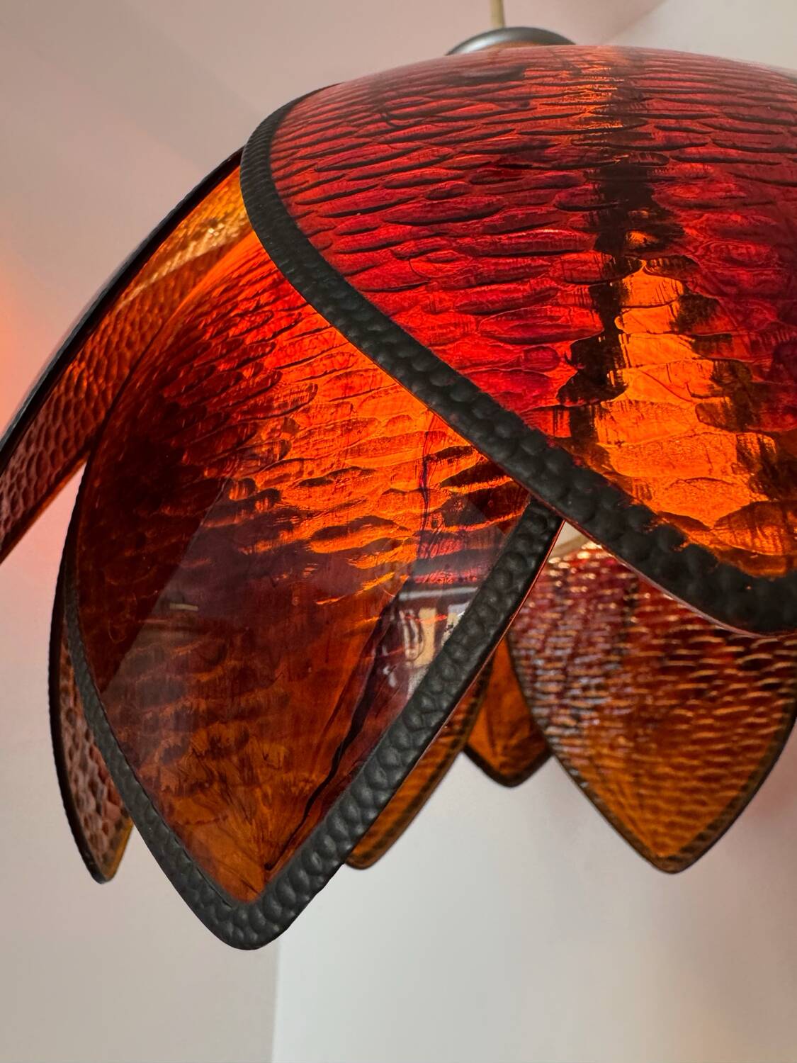 Lustre lotus Bakélite années 70
