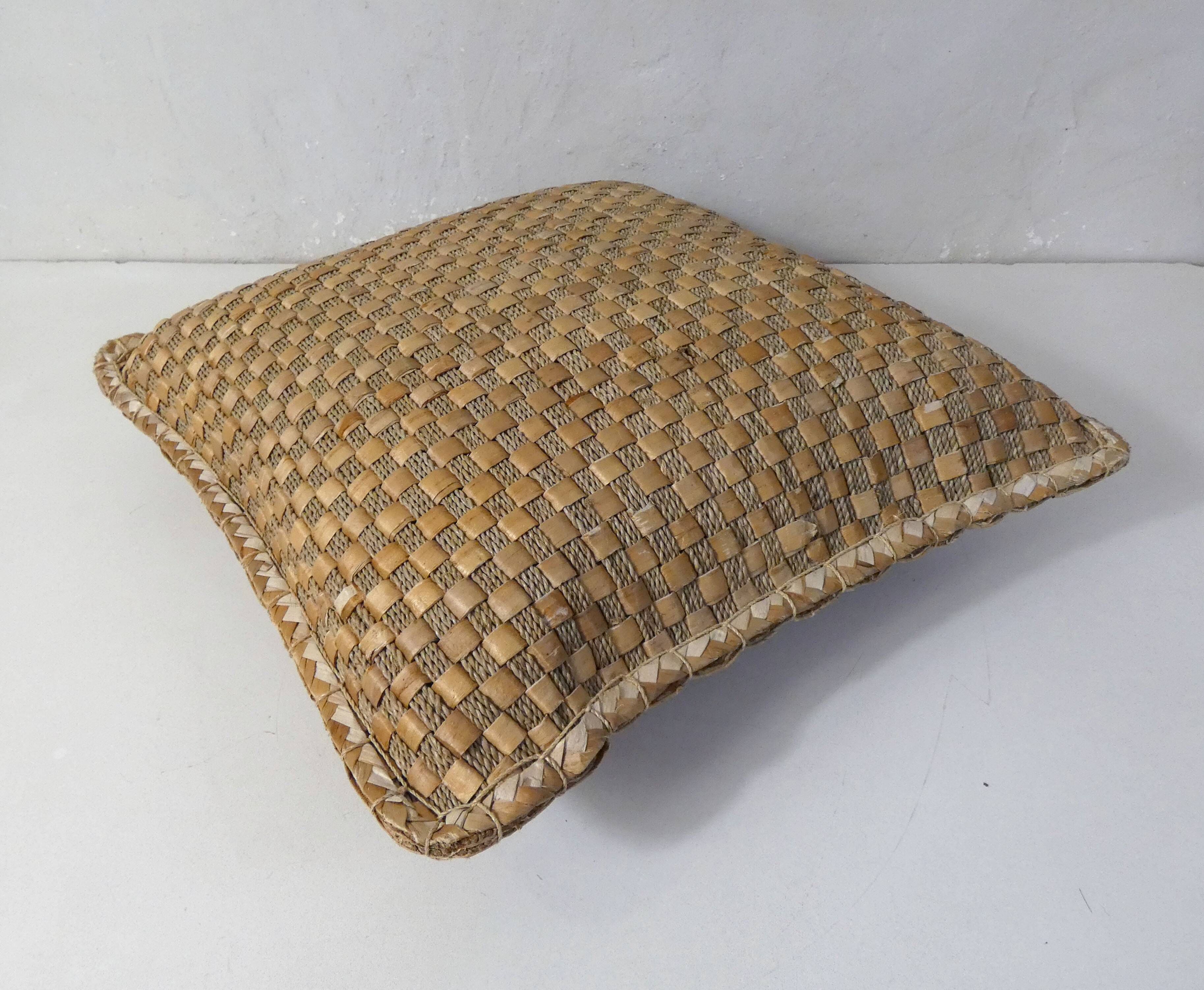 Cushion in natural fibers coconut rattan sea rush