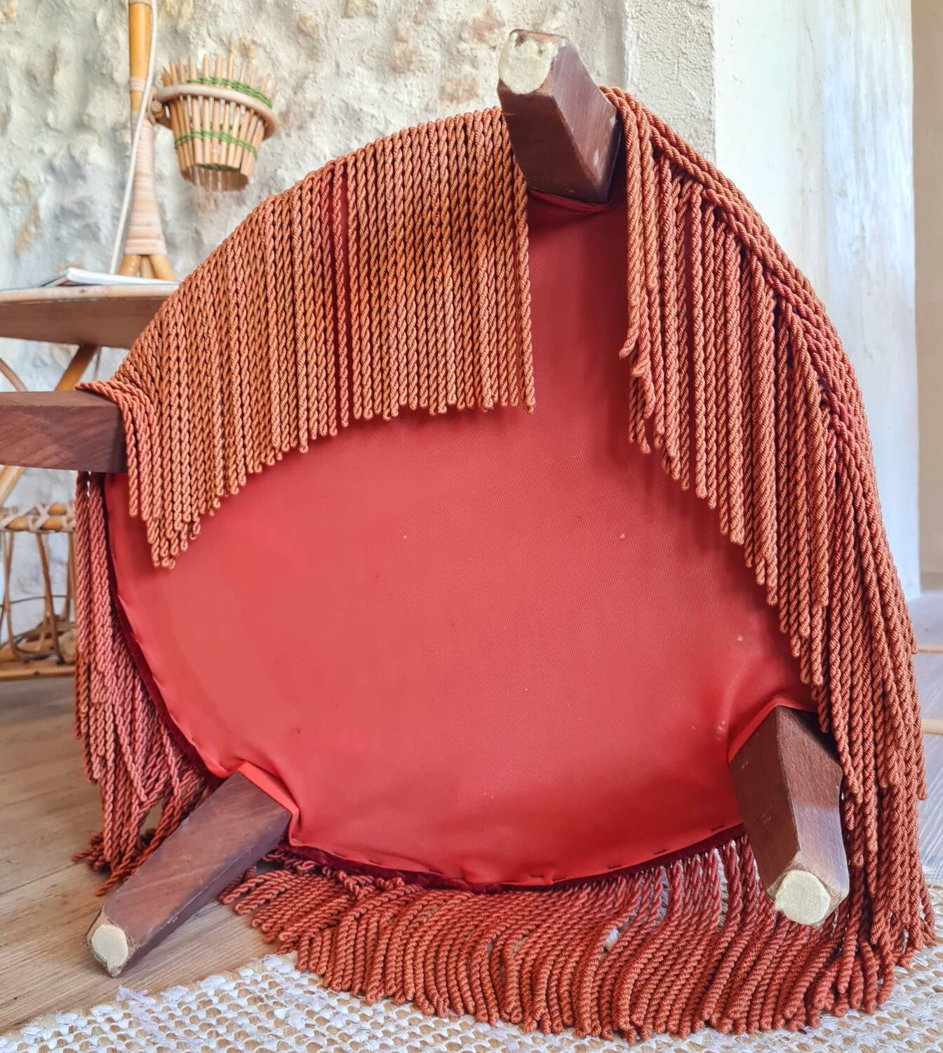 Red velvet toad armchair with fringes