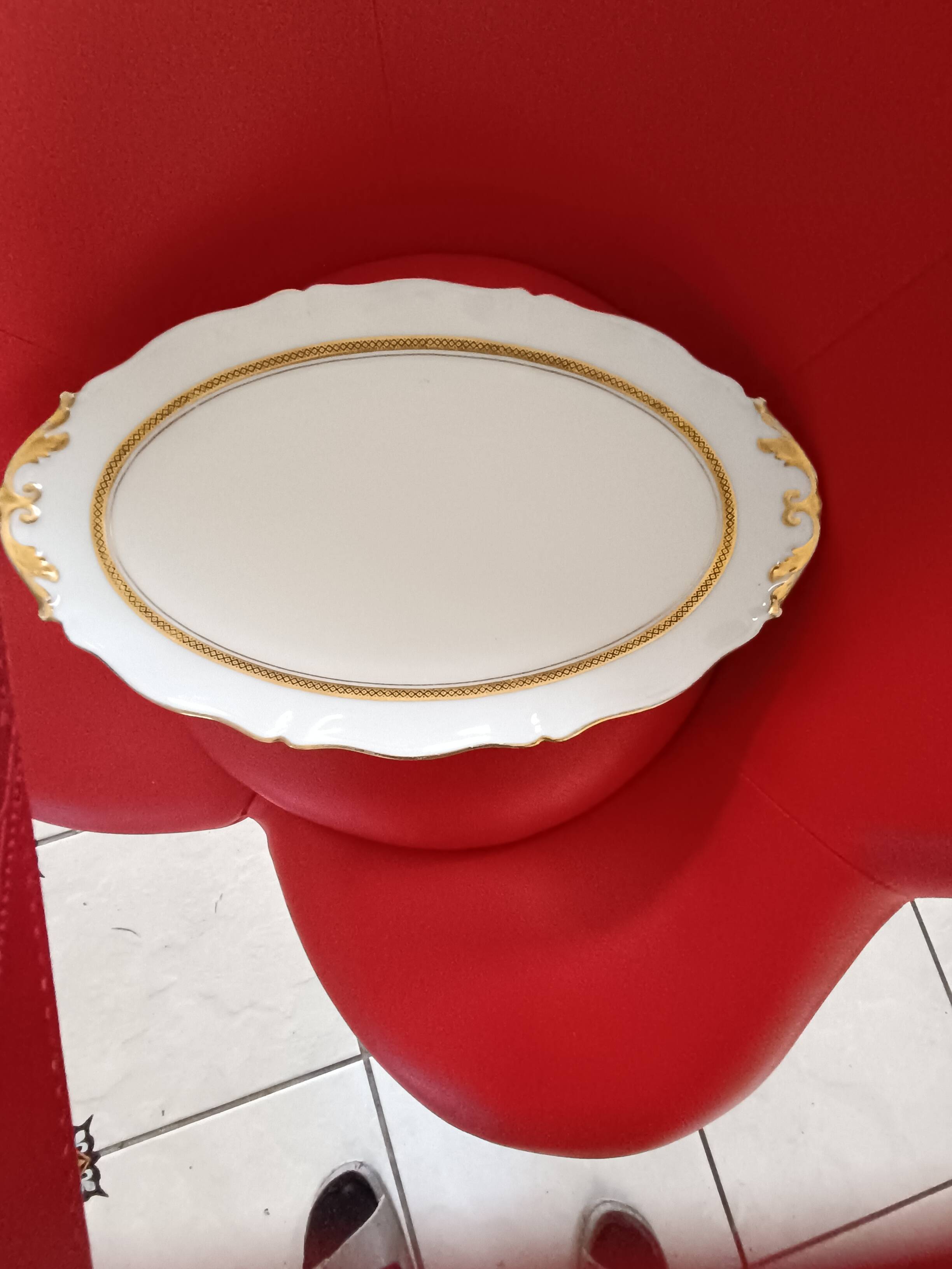 Oval dish. Limoges Montambert art porcelain. White matt gold rim;