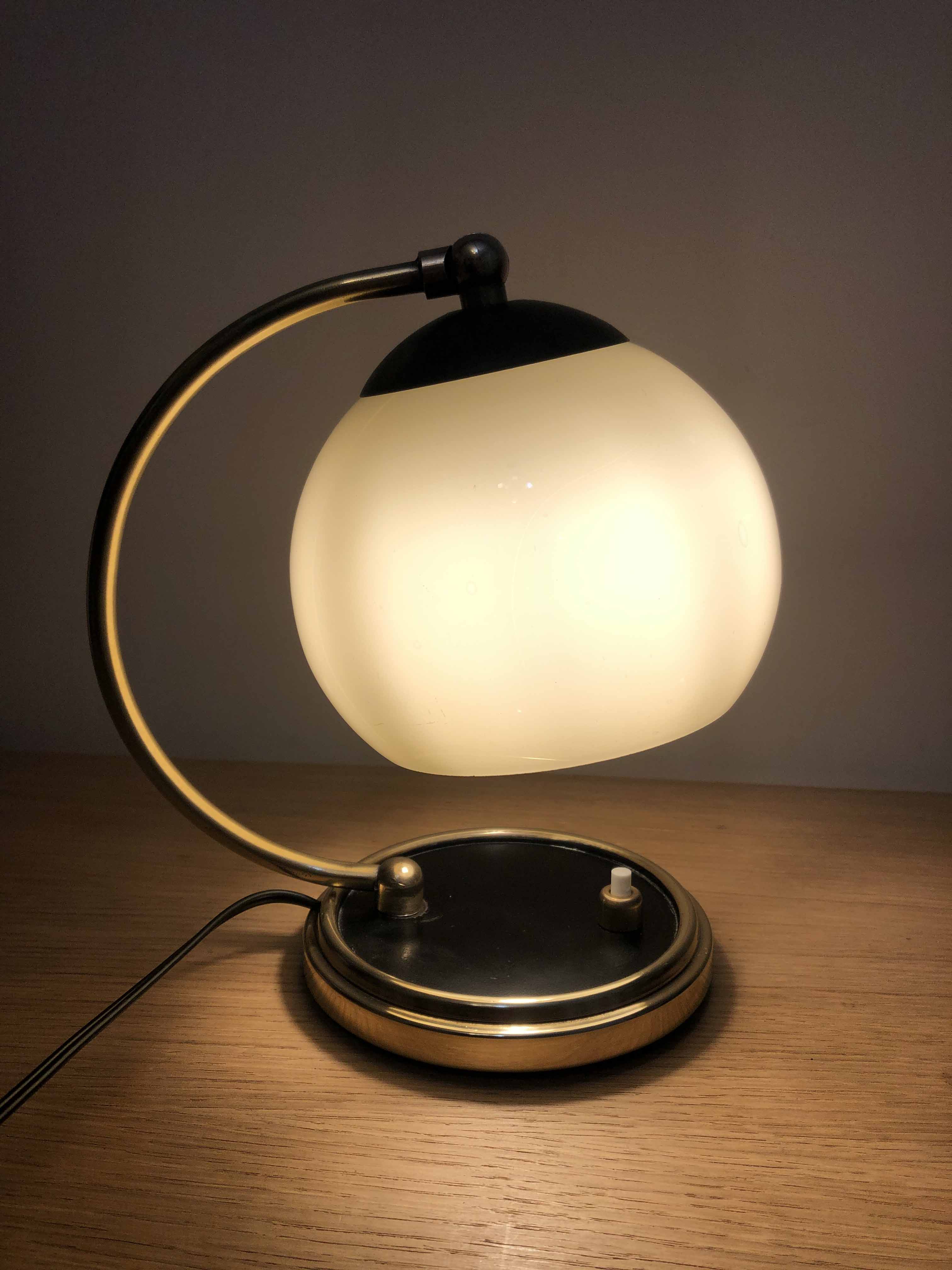Old lamp articulated with opaline