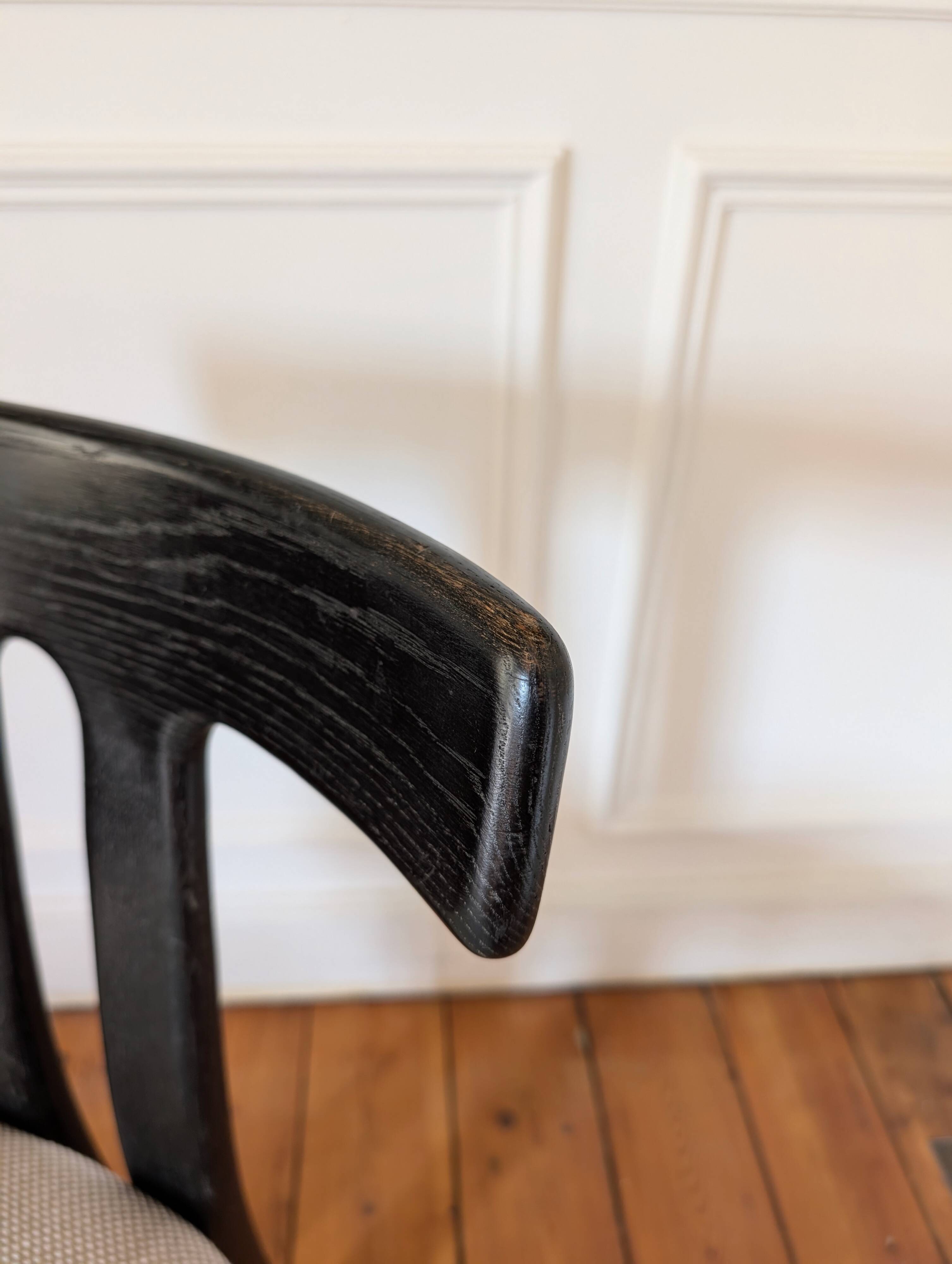 Set of 4 Oak "T-Shape" dining chairs