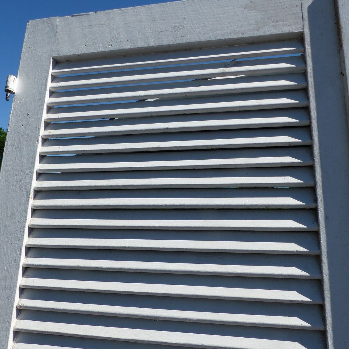 Suite of 4 wooden shutters