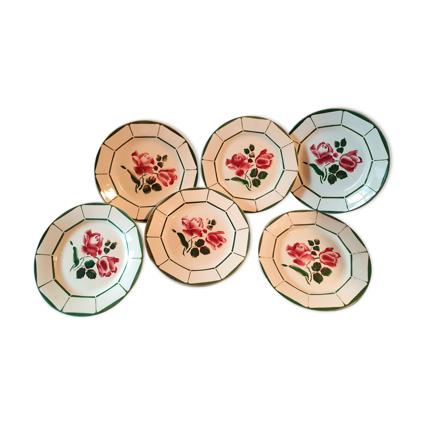 6 assiettes plates en faience à decor de roses rouges et feuilles vertes