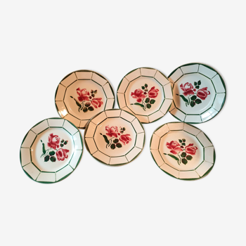 6 assiettes plates en faience à decor de roses rouges et feuilles vertes