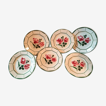 6 flat plates in faience with red rose decoration and green leaves