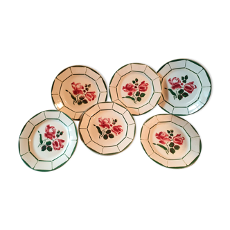6 flat plates in faience with red rose decoration and green leaves