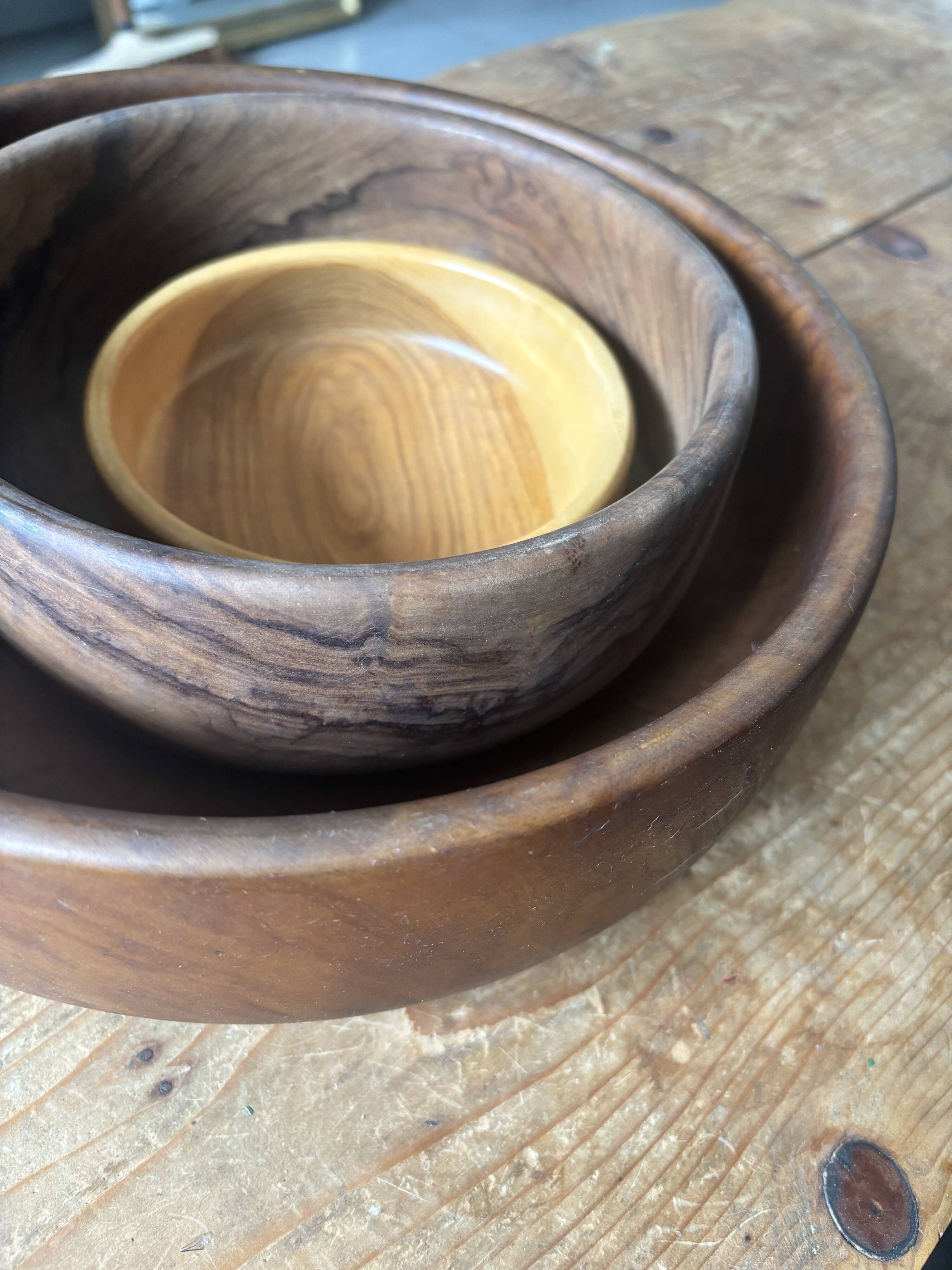 Ensemble de trois coupes en véritable bois d'olivier, fartisanaux, vintage