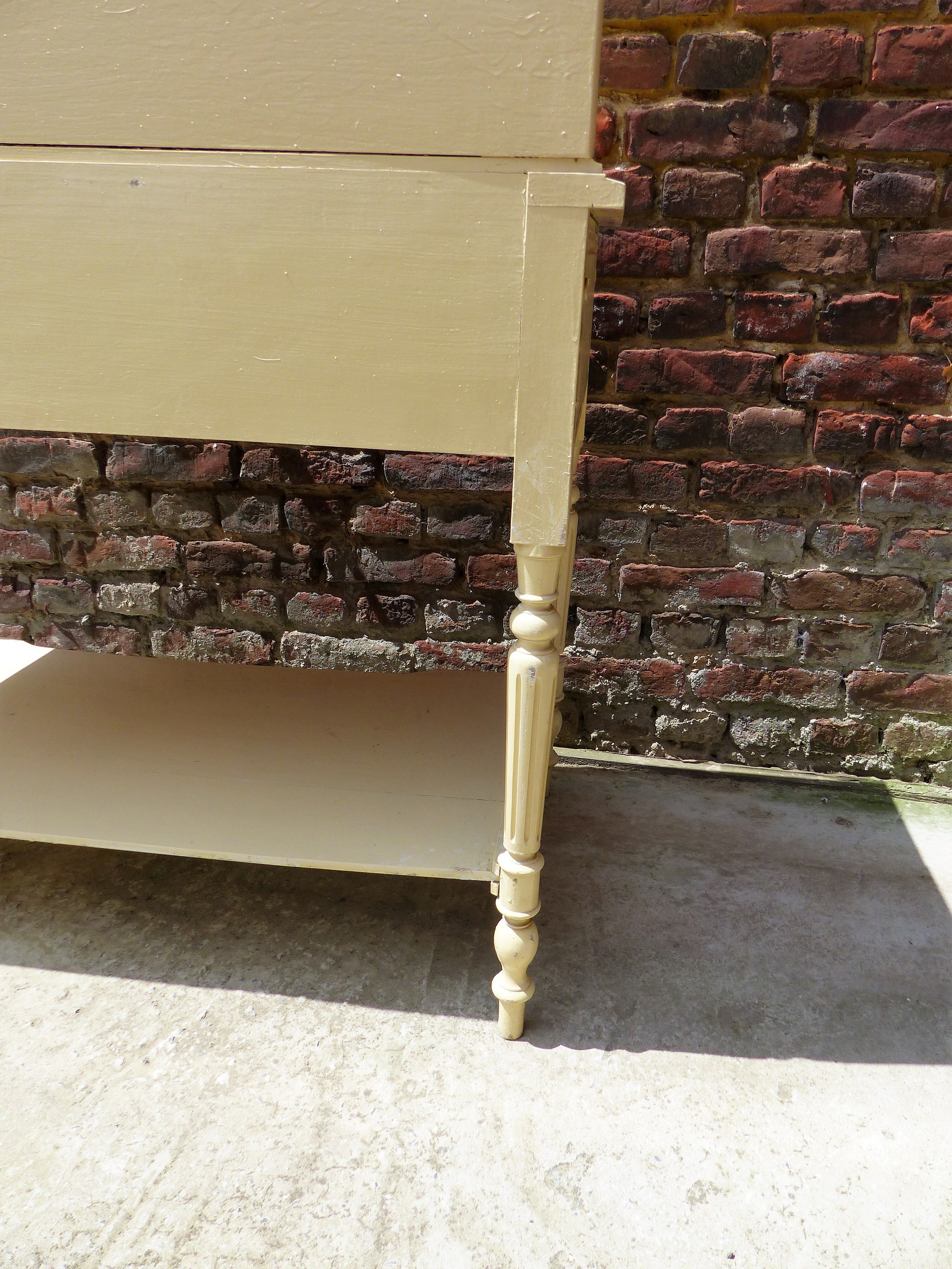 Dressing table toilet