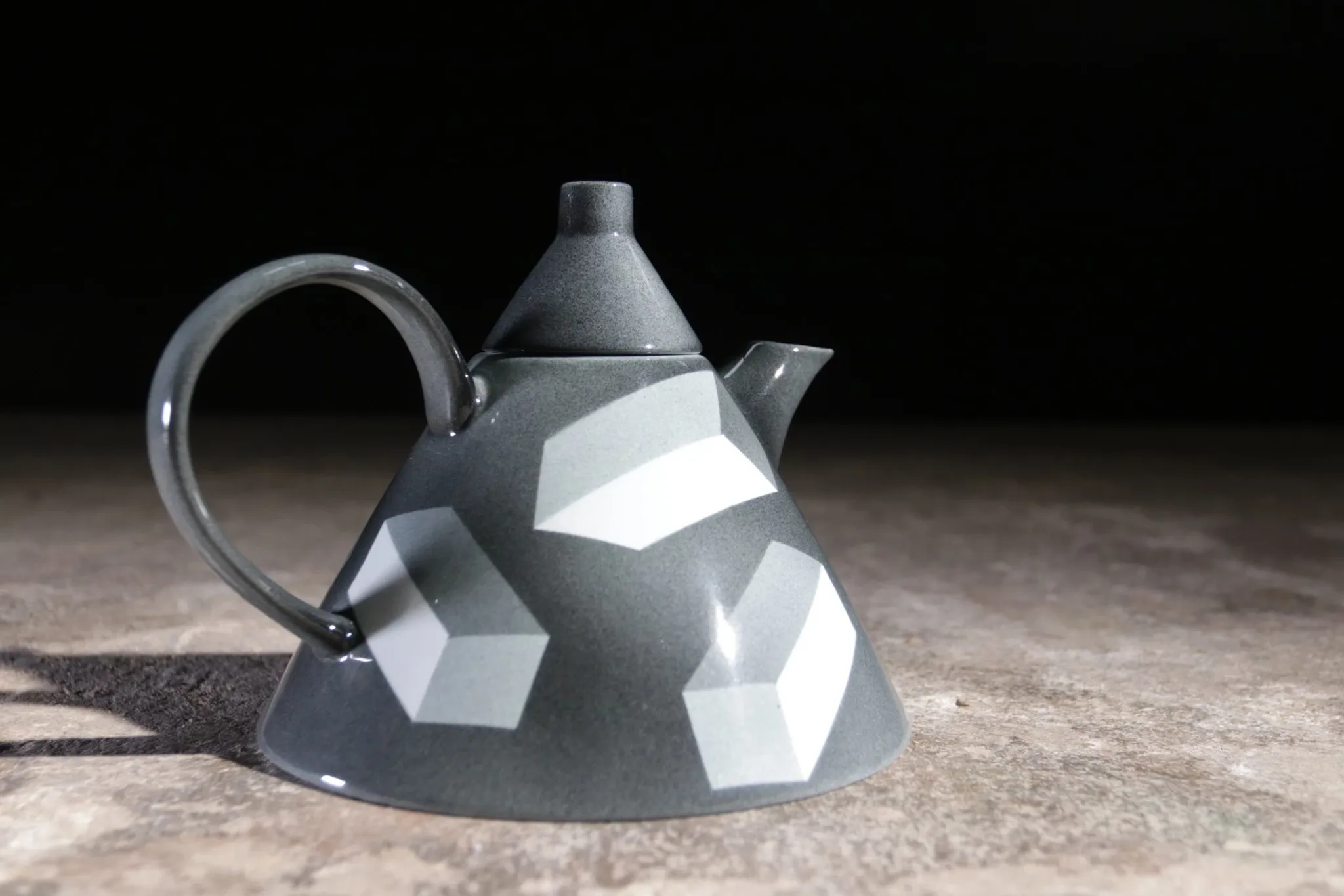 Rörstrand 'Atlantis' teapot by Rolf Sinnemark – Memphis style, 1984