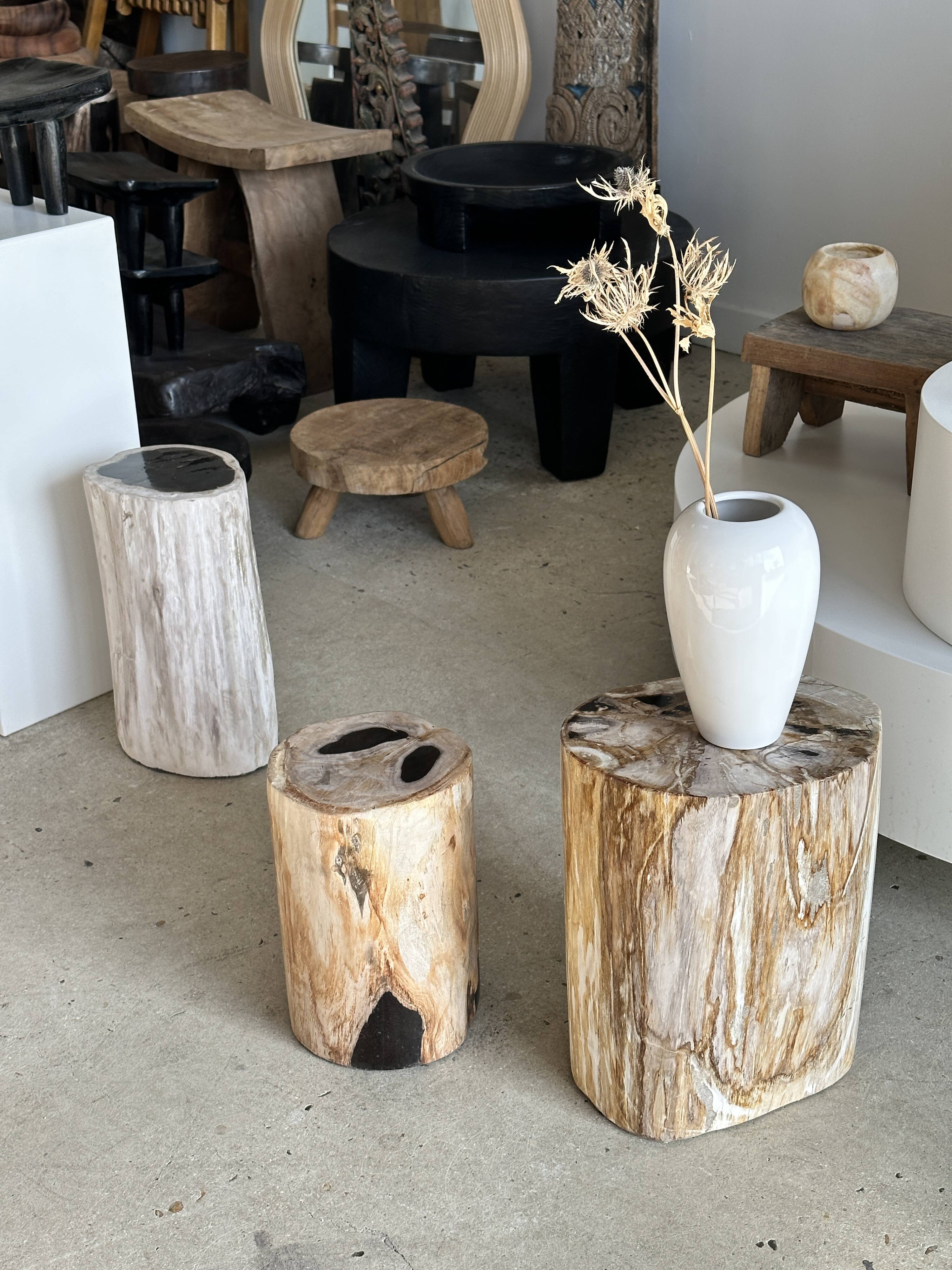 Oblong white vase H:20cm
