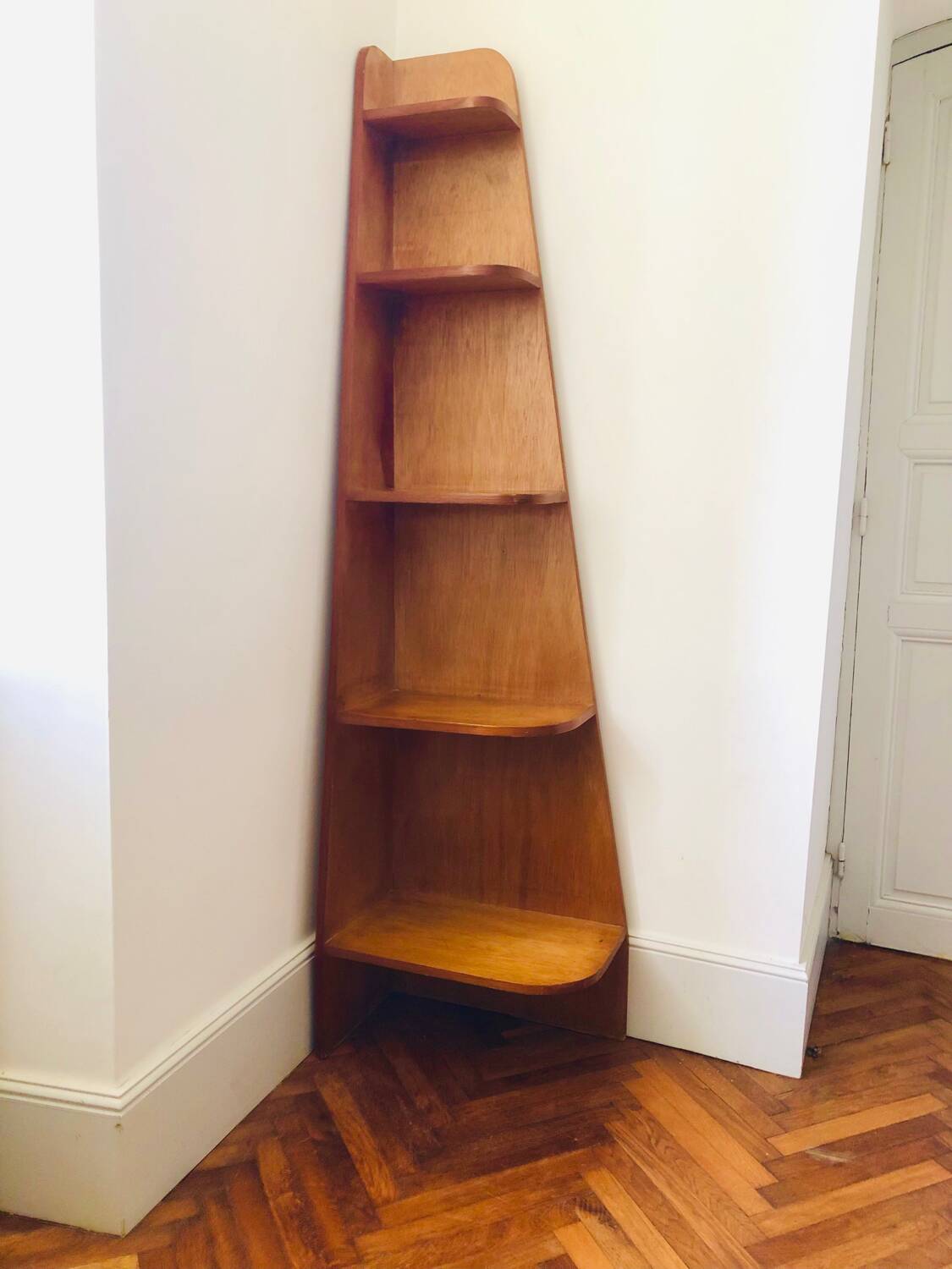 Corner bookcase
