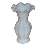 Vase in white opaline