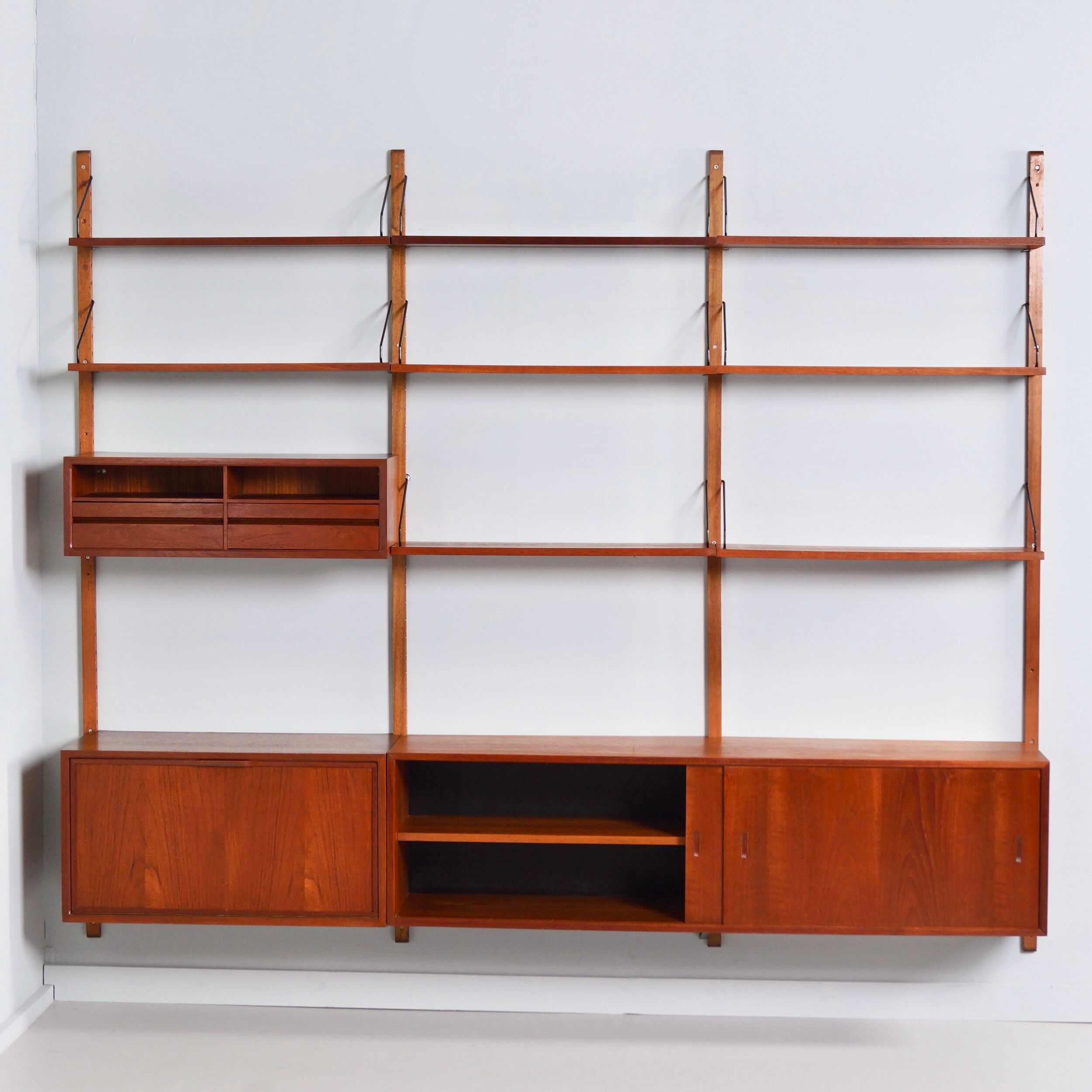 Royal System by Poul Cadovius for Cado, 1960s – Wall System Teak, 15-Piece
