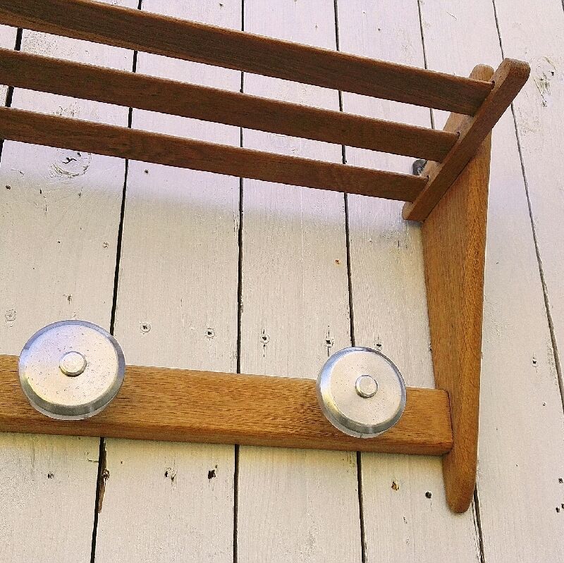 Coat rack and vintage hats reconstruction