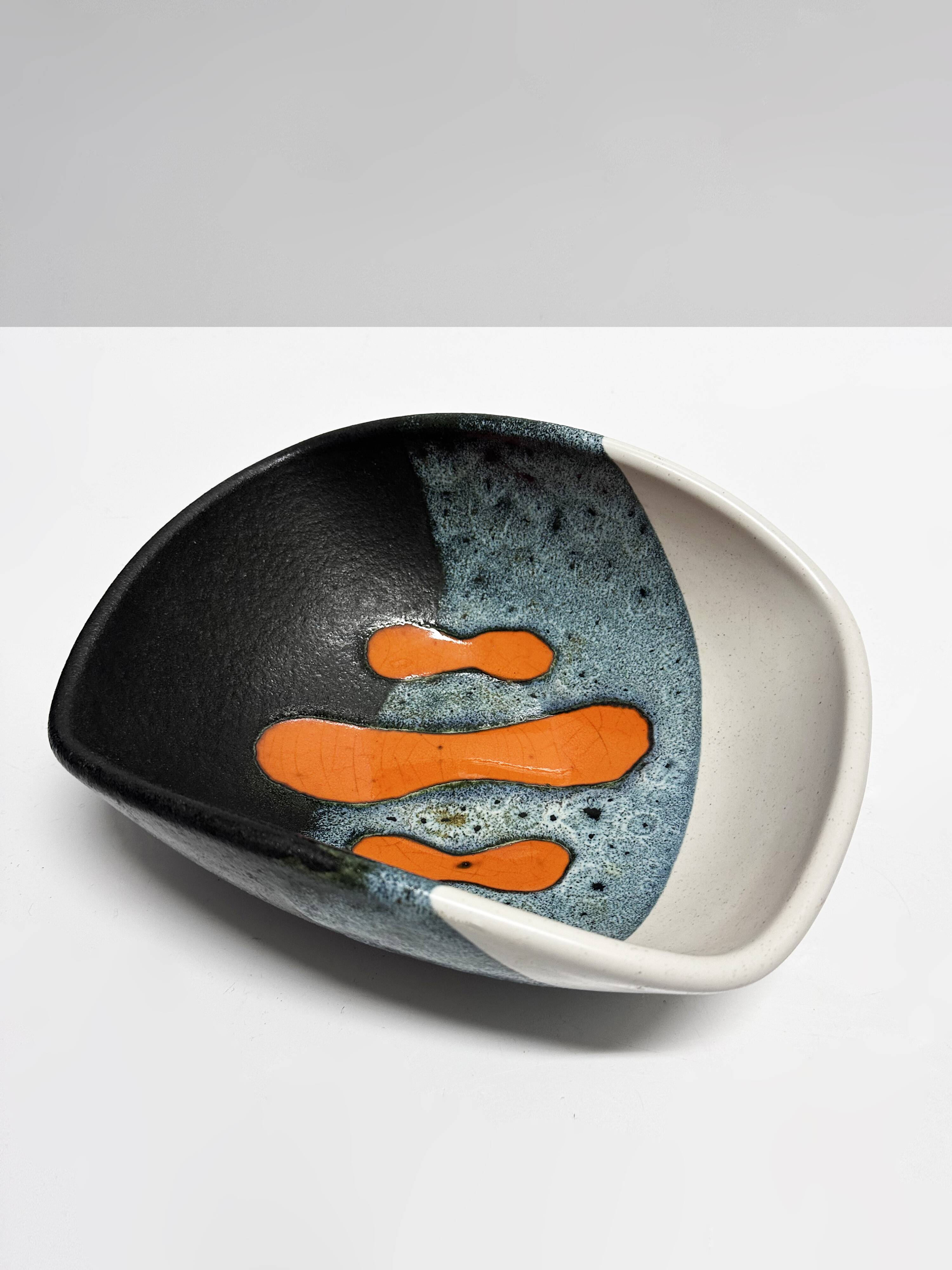 Rare set of three Elchinger Atelier ceramic bowls. France, 1950.