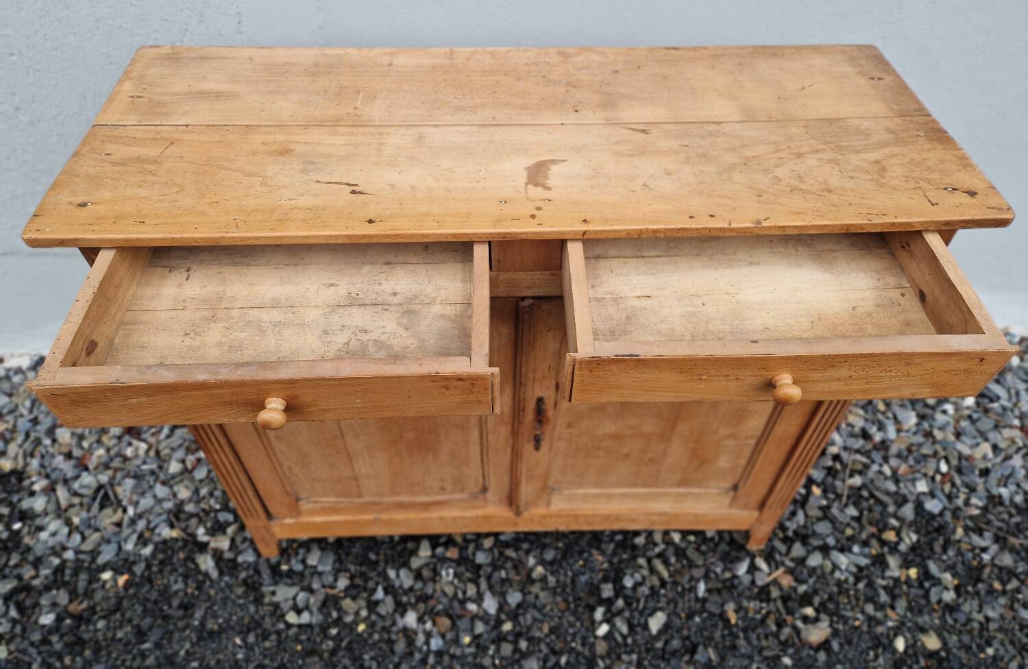 Buffet parisien ancien à 2 portes et 2 tiroirs