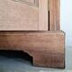 Buffet ancien en bois brut et 2 portes médaillons sculptées