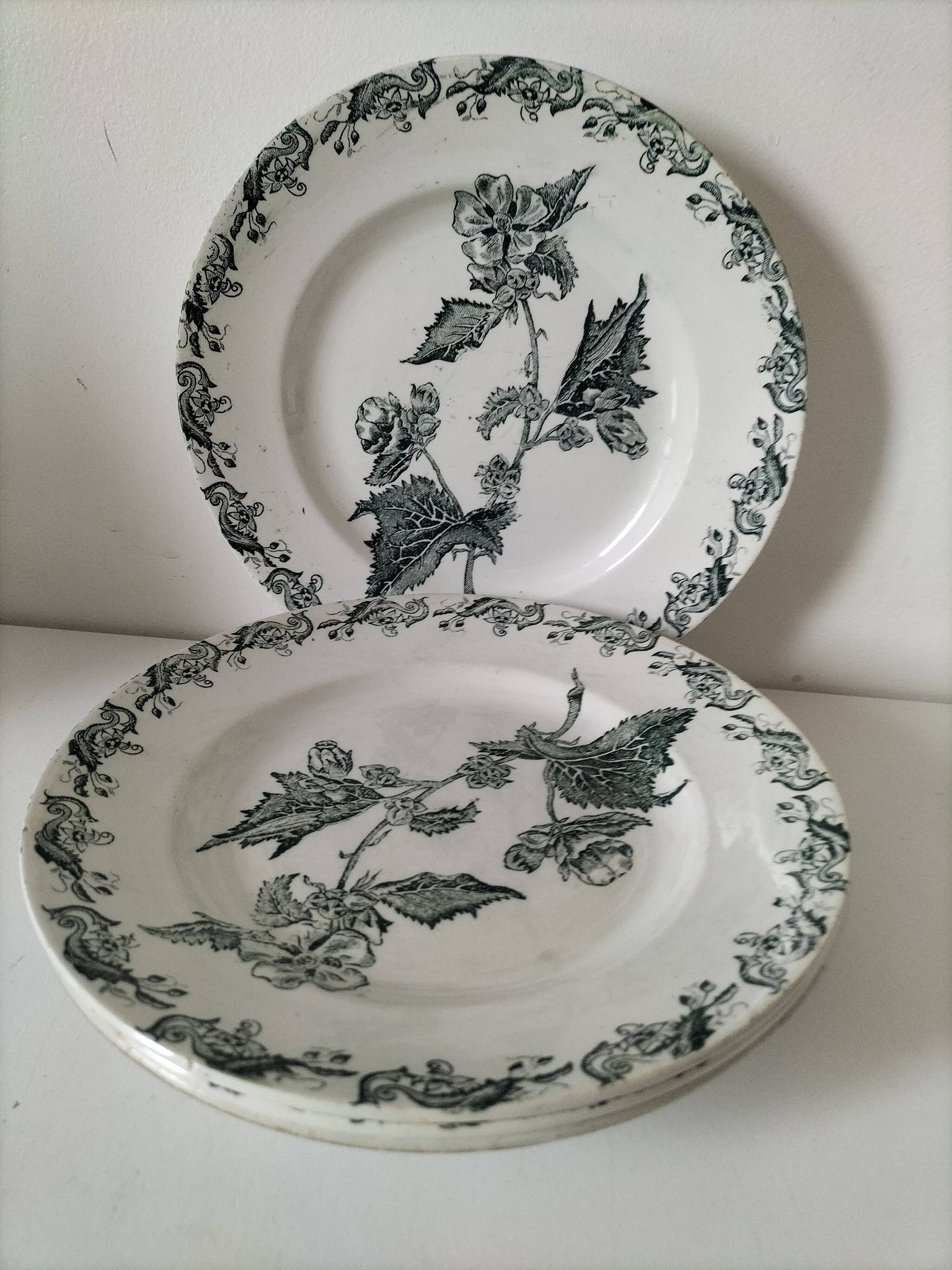 4 assiettes terre de fer A. Lebacqz & M. Bouchart modèle Richelieu