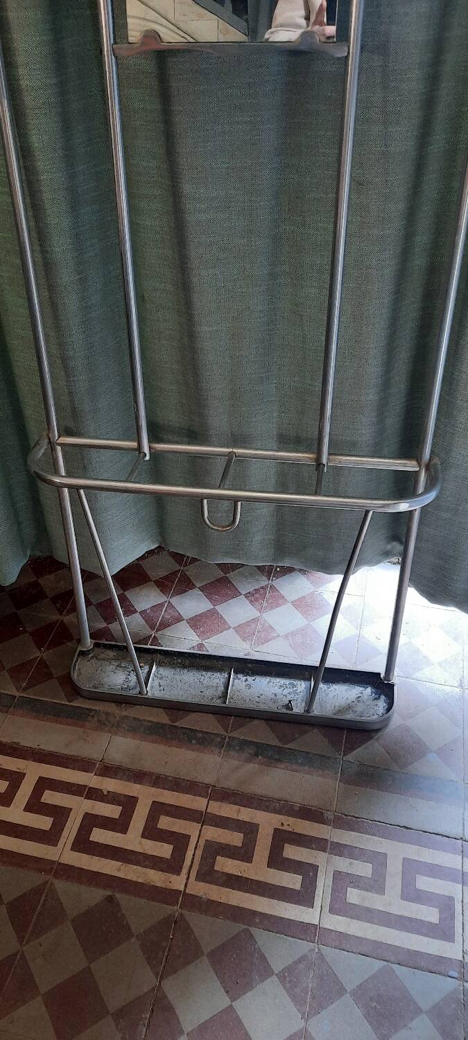 Aluminum floor coat rack