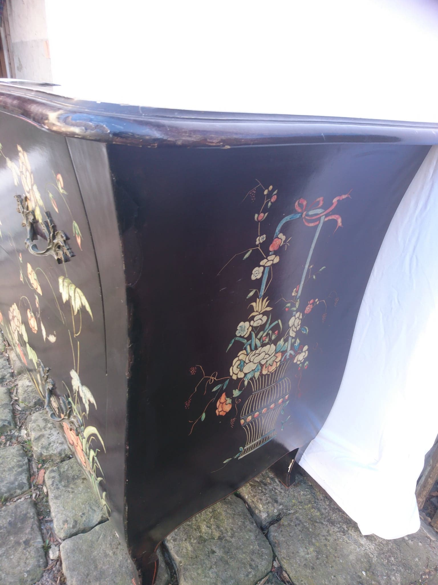 Commode Laquée d'époque Art Nouveau à décors de fleurs