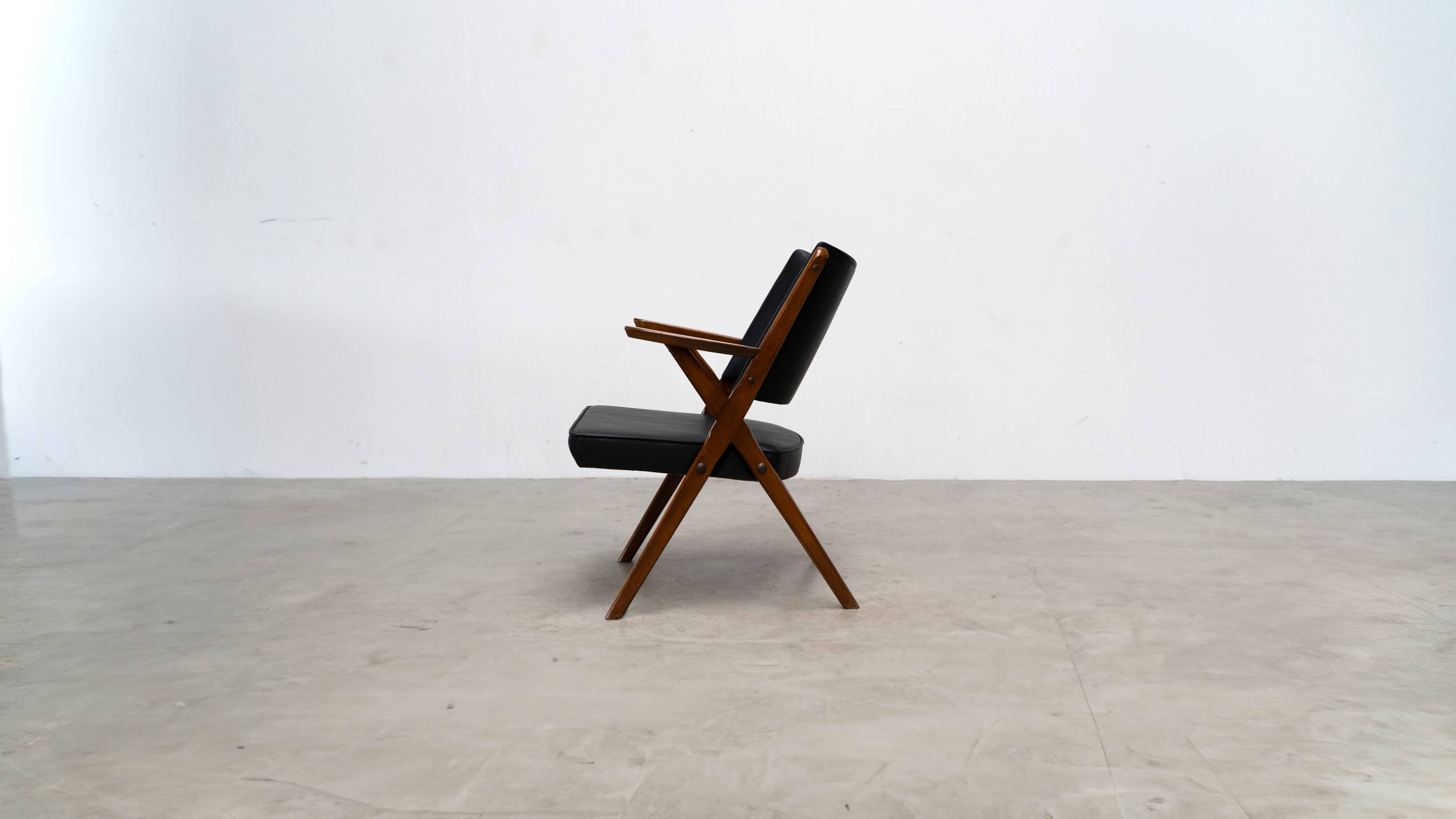 Leather lounge chair by Dal Vera