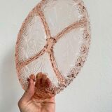 Plat apéritif vintage en verre rose ciselé