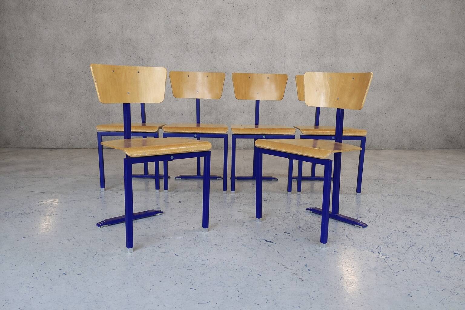 Lot 6 chaises vintage style Marko N1 – piètement trépied