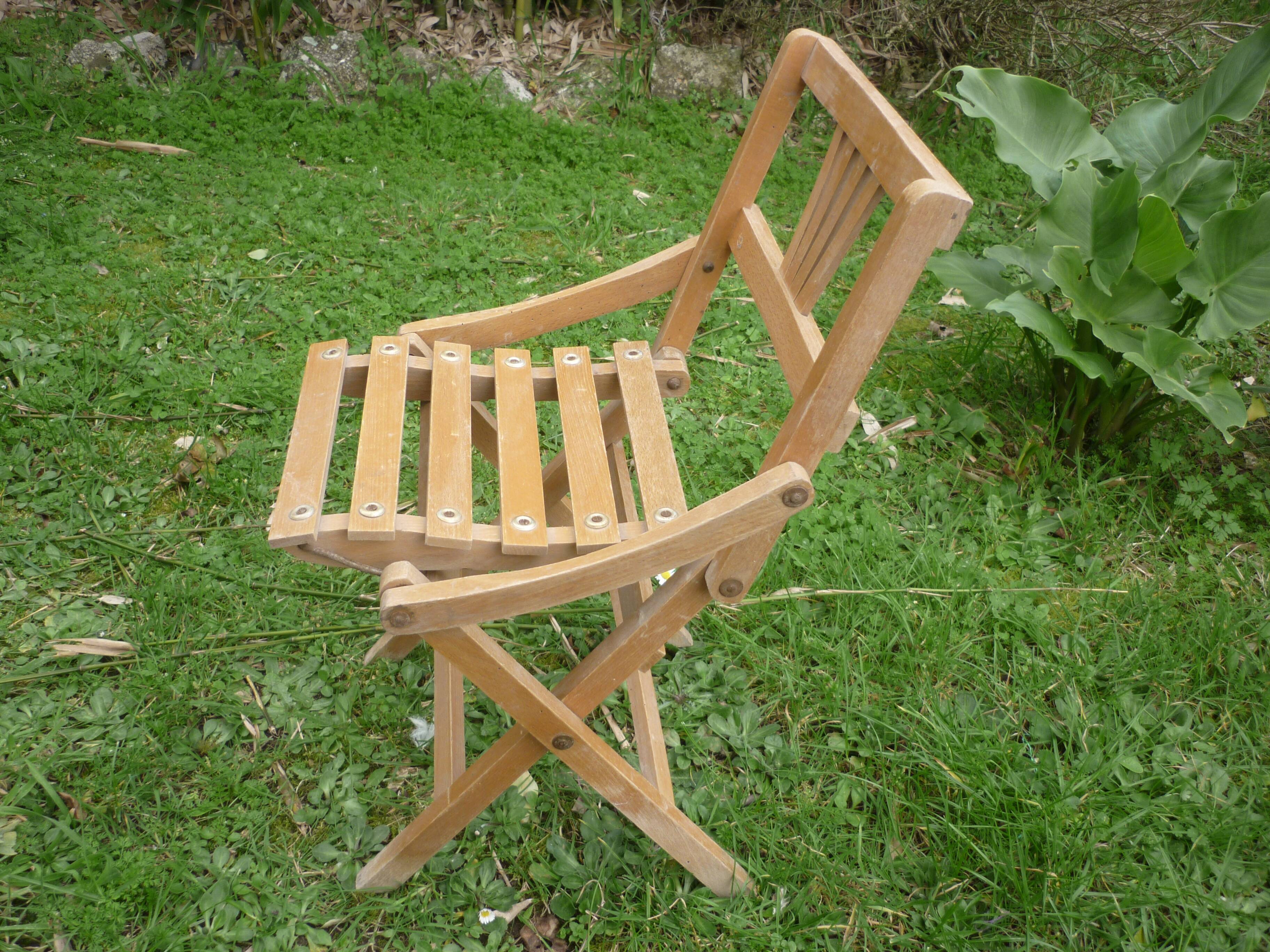 Wooden folding child chair