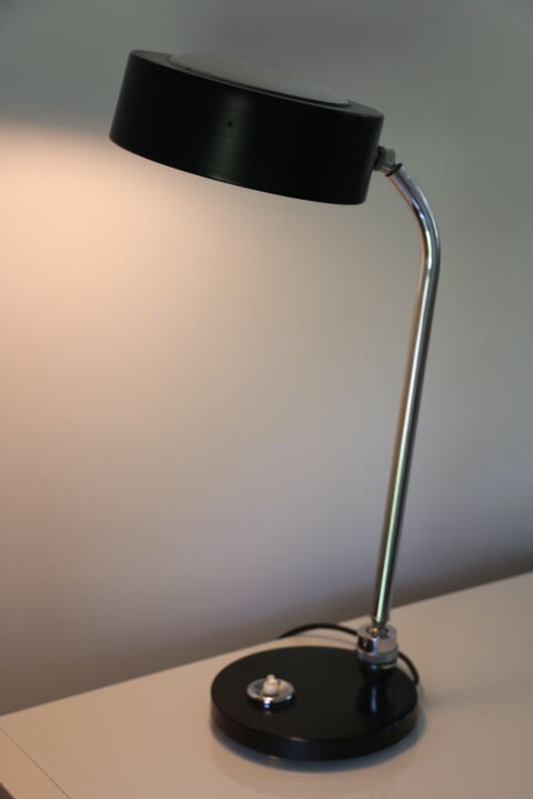 Black and white Jumo 900 lamp