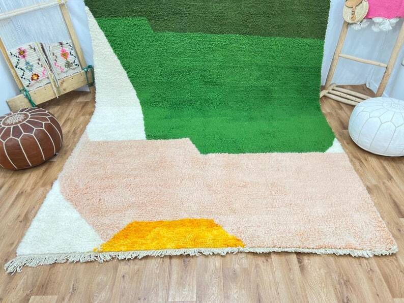 Handwoven natural wool rug, size 150/250 cm.