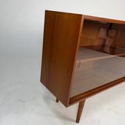 Vitrine vintage en teck, buffet, étagère des années 60, style mid-century.