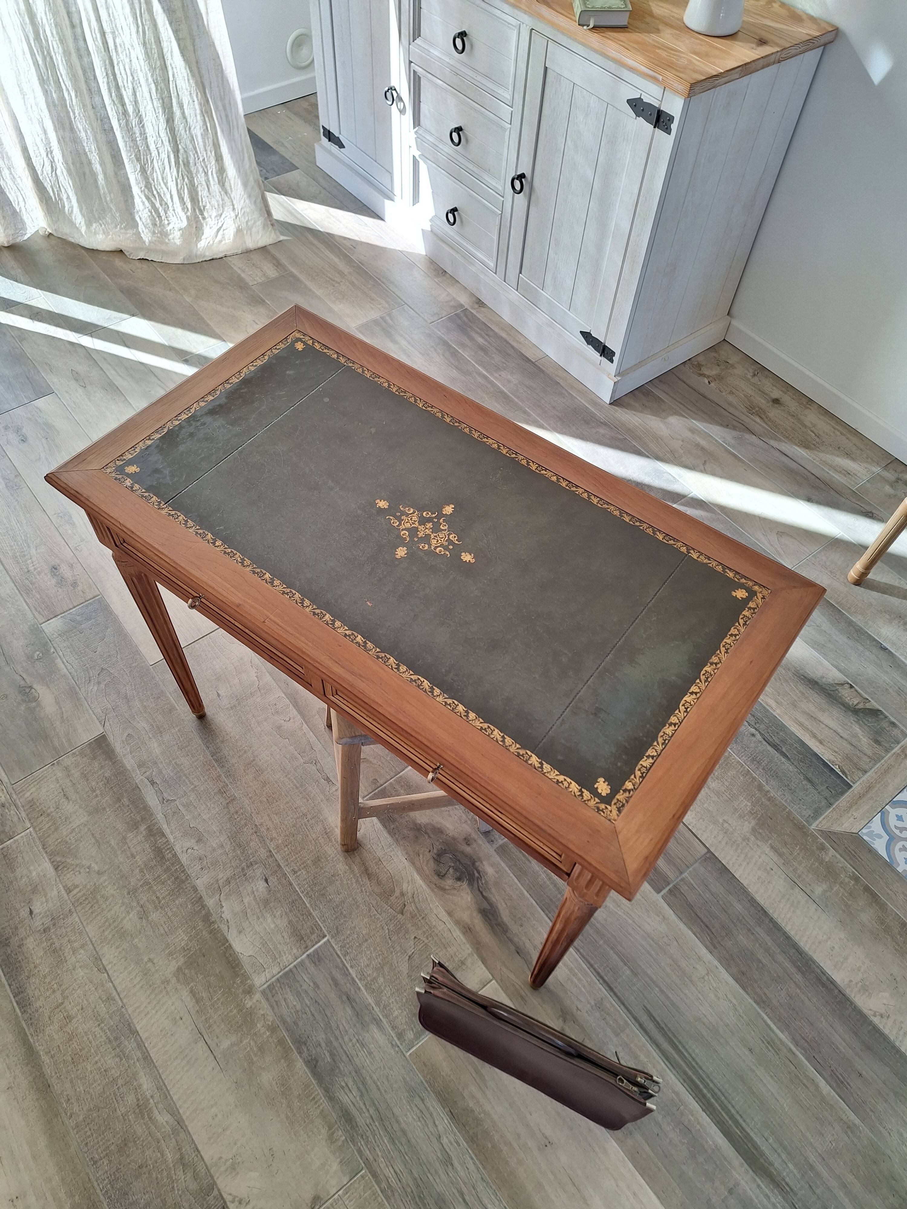Extendable desk in solid wood in Louis XVI style