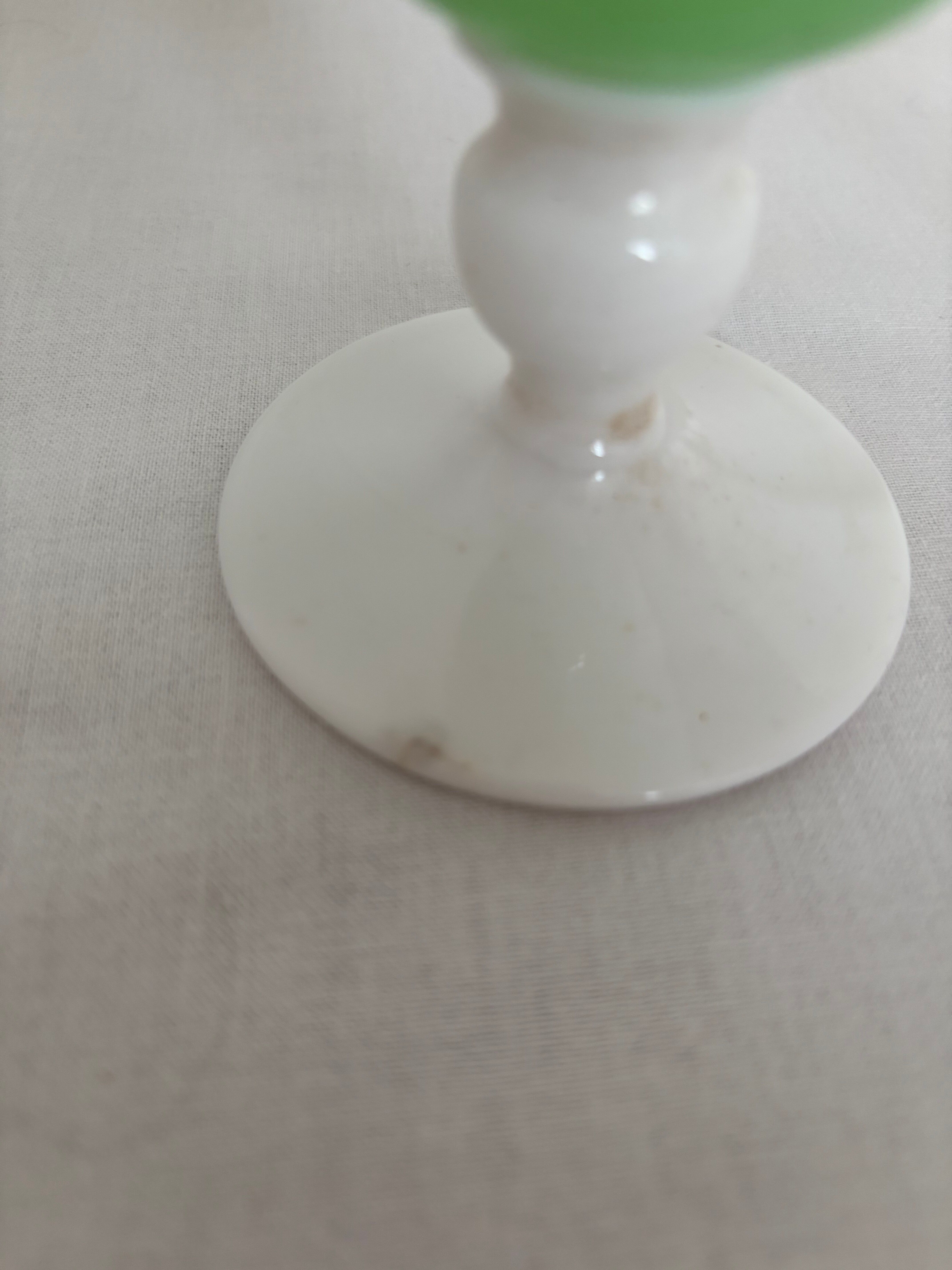Lot de 3 vases anciens en opaline rose, blanc, vert