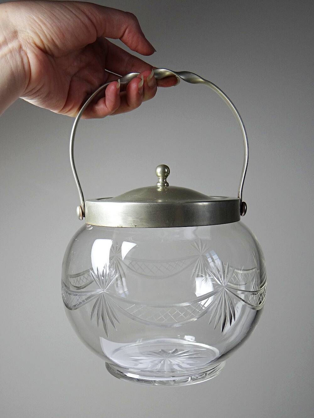 Pot/bowl with a bubble design, antique engraved crystal from Bohemia and silver-plated metal, 1920-1940.