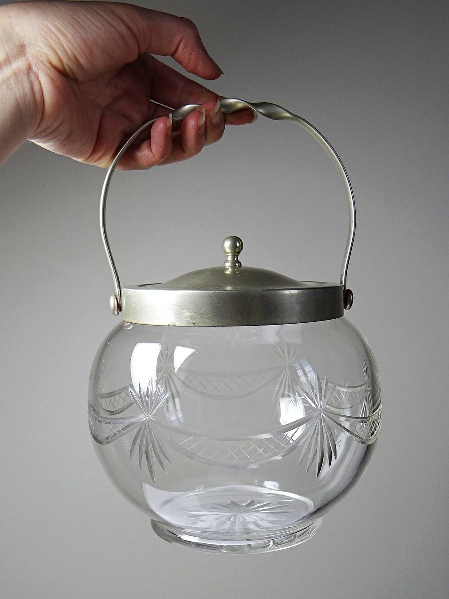 Pot/bowl with a bubble design, antique engraved crystal from Bohemia and silver-plated metal, 1920-1940.