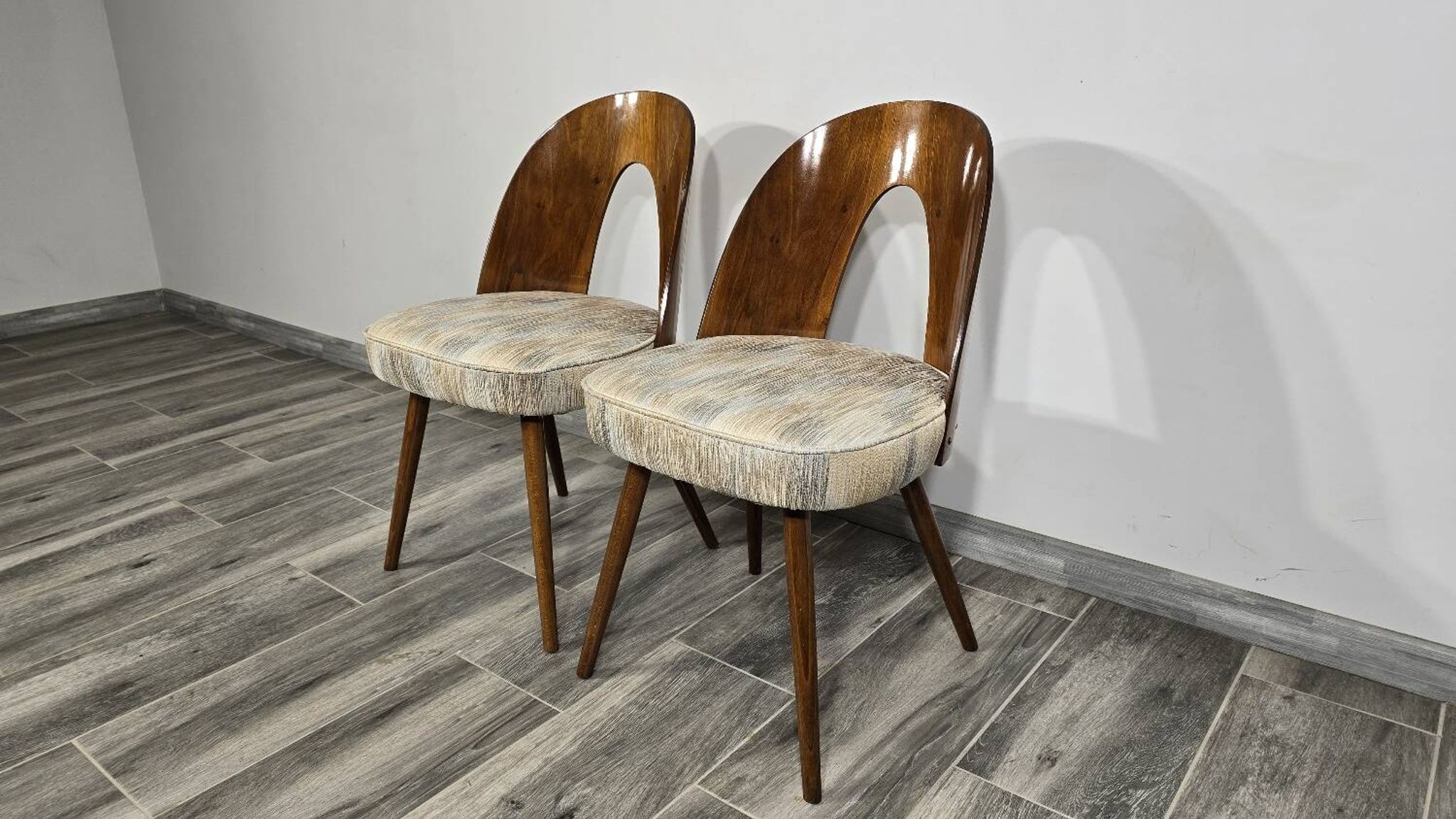 Paire de chaises de salle à manger par Antonin Suman, années 1960