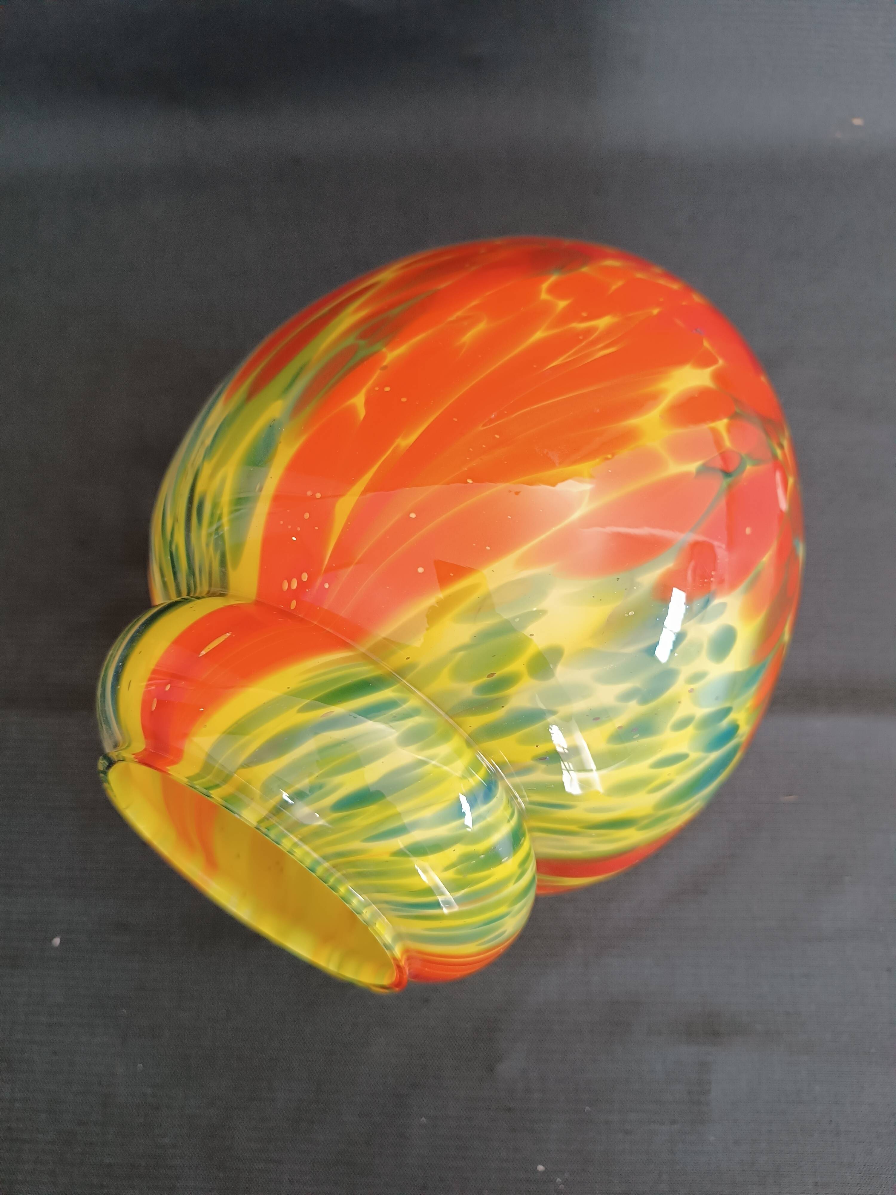 Vase art déco en verre multicouches.