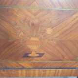 Louis 16 style display case with marquetry and curved glass