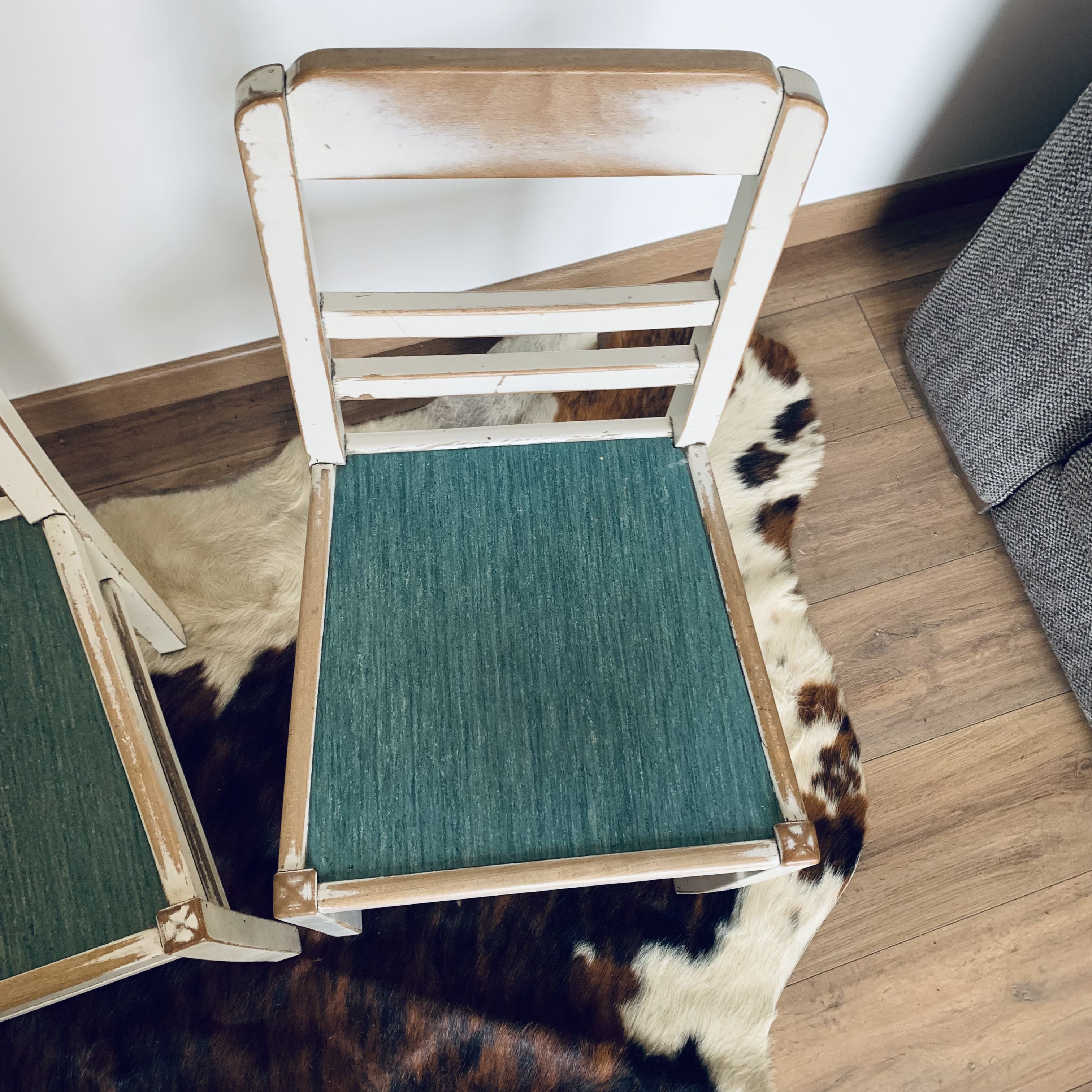 Series of 4 vintage chairs