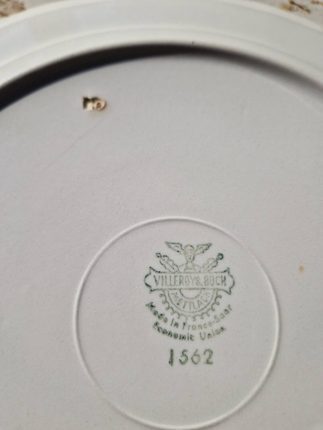 Round plate Villeroy Boch model 1562