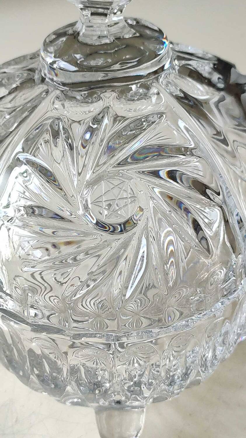 Large candy box in cut Bohemian crystal. Floral/Star motifs